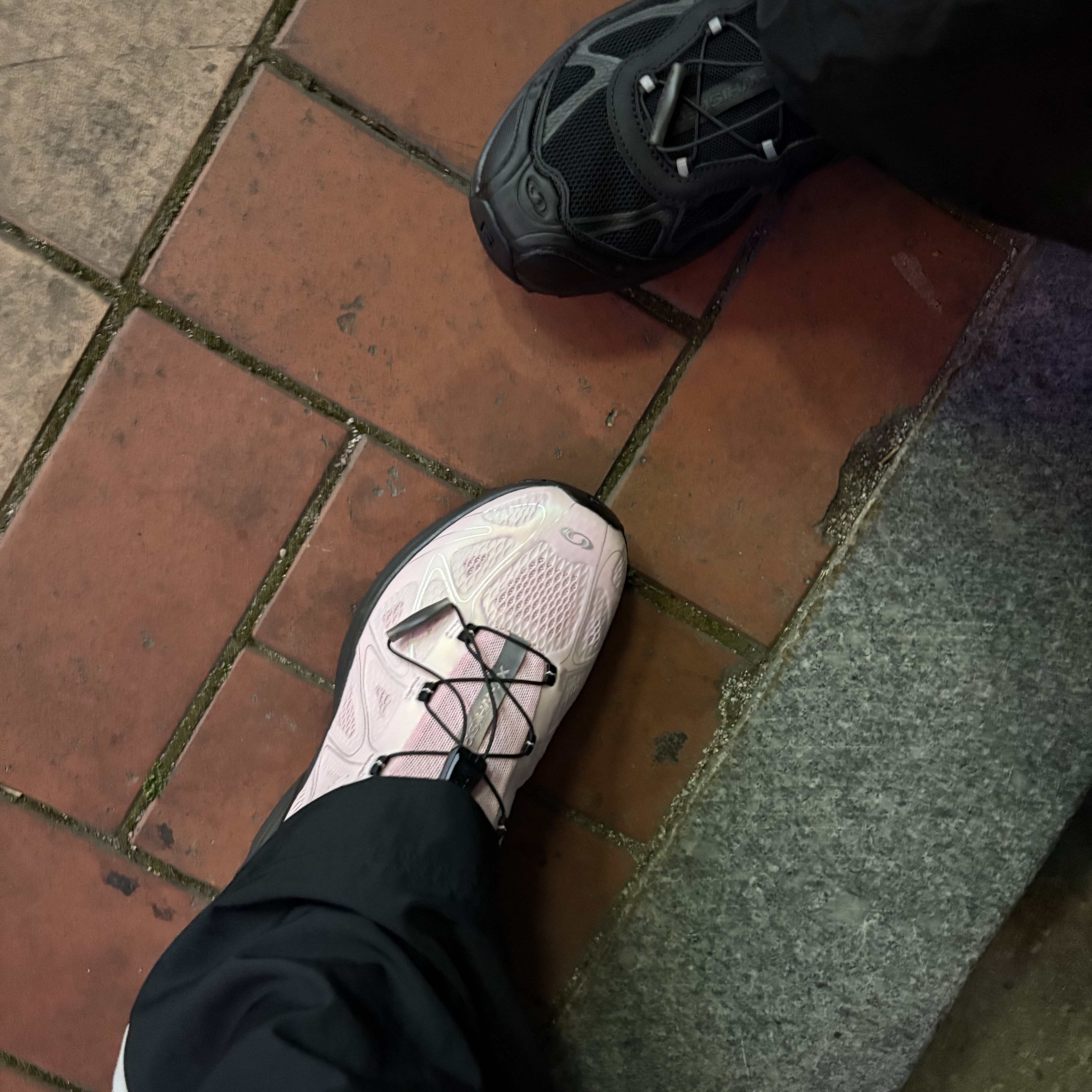 Salomon XT-Whisper Void Icy Pink Black, Salomon XT-Whisper Black Asphalt 착용 스타일