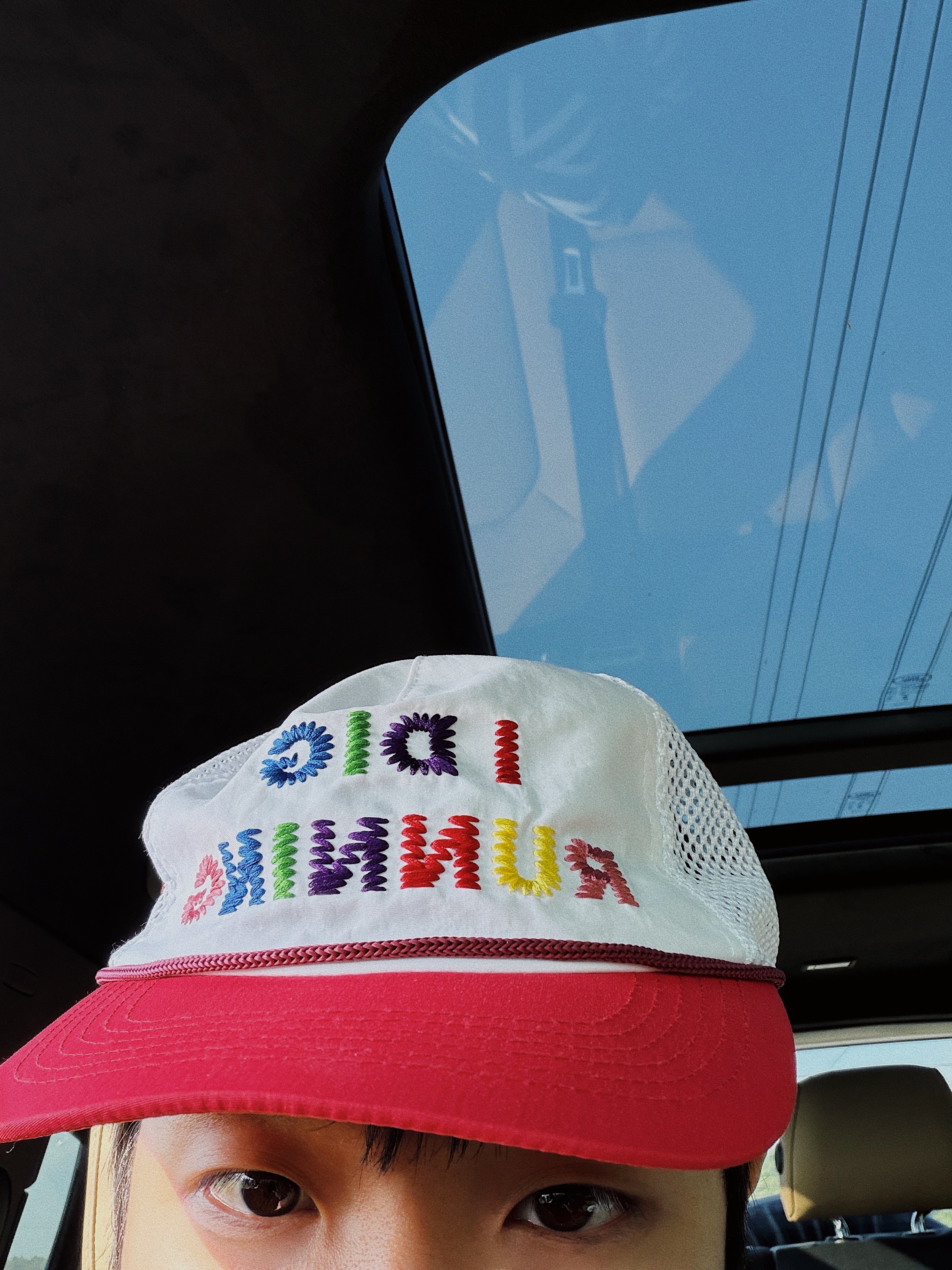 Alex Zono I Dig Running Rainbow Trucker Hat White Red, Maison Mihara Yasuhiro Peterson23 OG Sole Garment Dyed Canvas Low-top Sneakers Black 착용 스타일 - 1