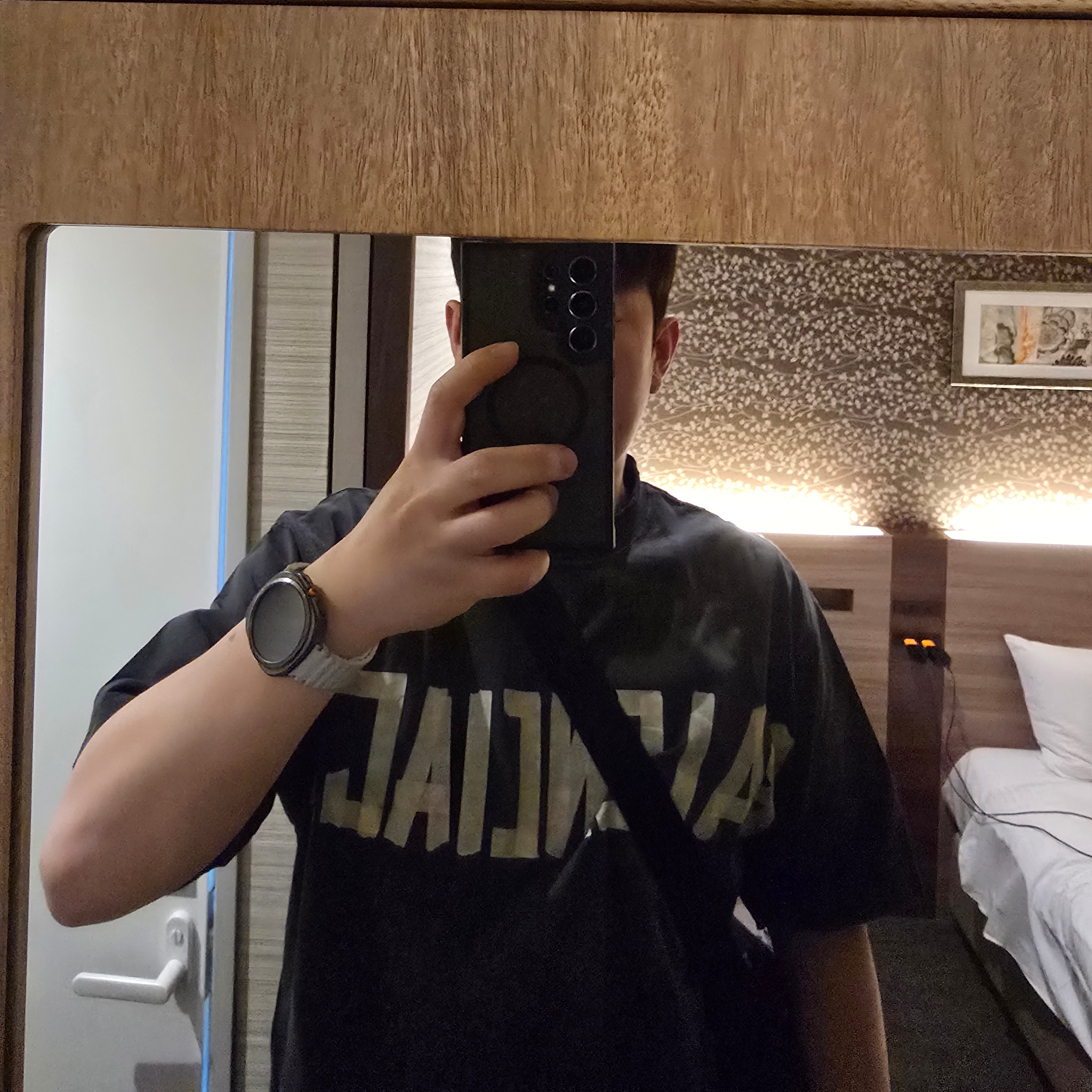 Balenciaga Tape Type Medium Fit T-Shirt Faded Black 착용 스타일
