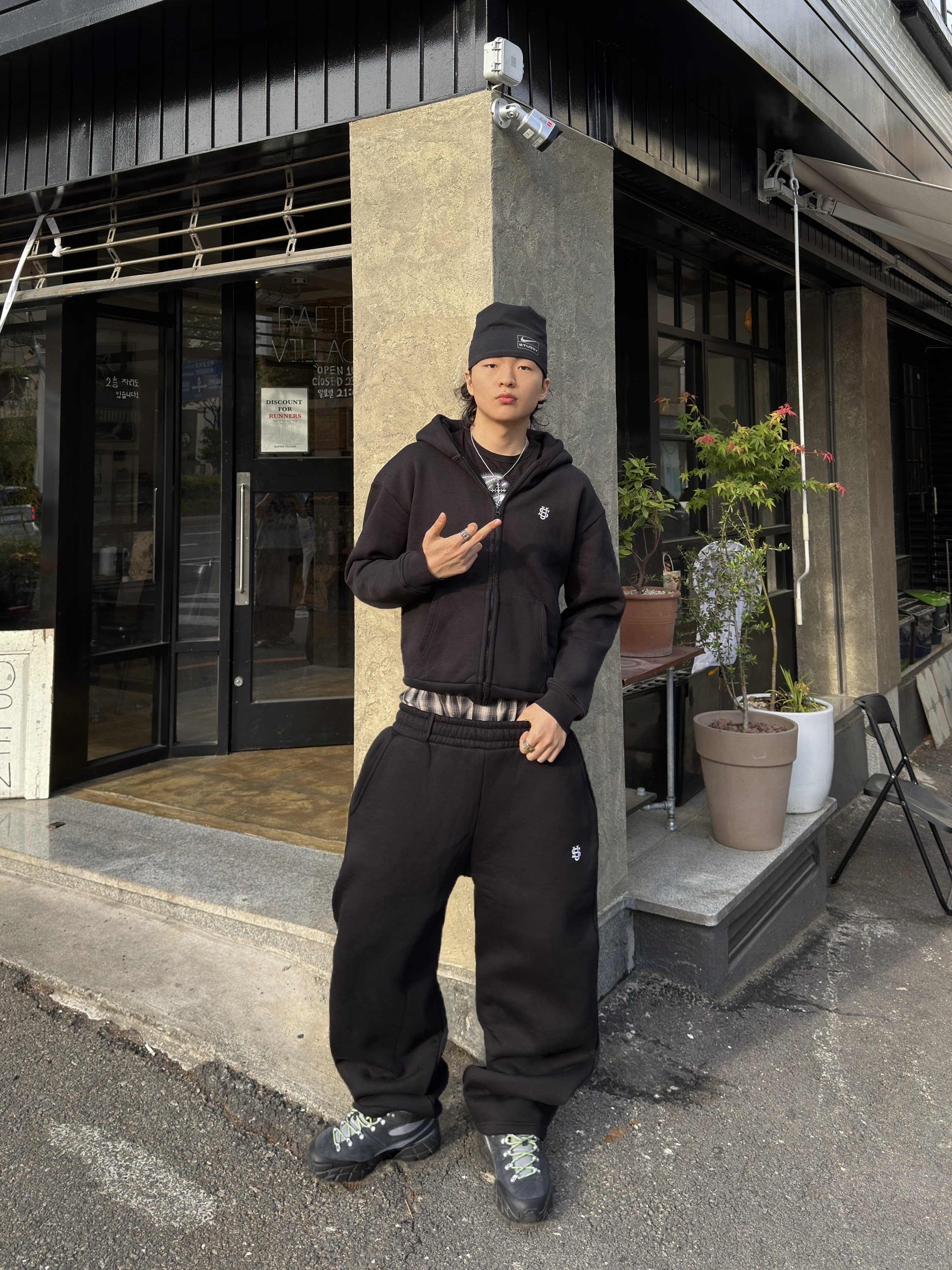 Puma x Skepta Forever Mid Boots Flat Dark Gray Puma Silver, Nike x Stussy Skull Cap Black 착용 스타일 - 2