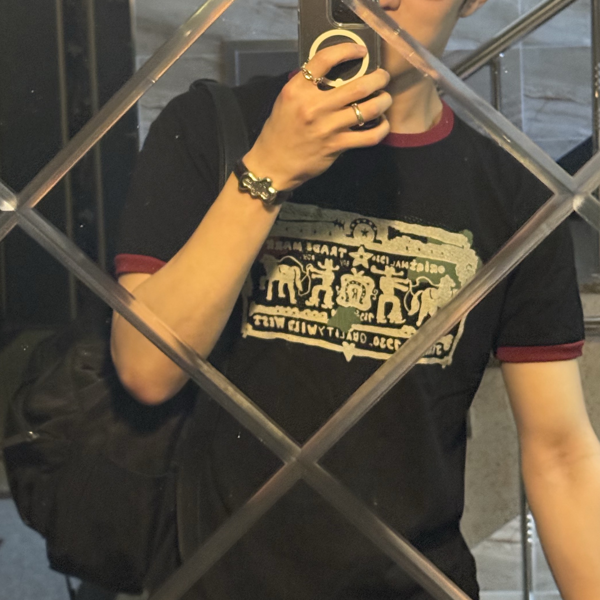 [KREAM 단독] Thevinylhouse Cowboy Pictogram Ringer Tee Black, TOWTOW.ARCHIVE Timeless Twist Wristlet V3 Brown&Silver 착용 스타일