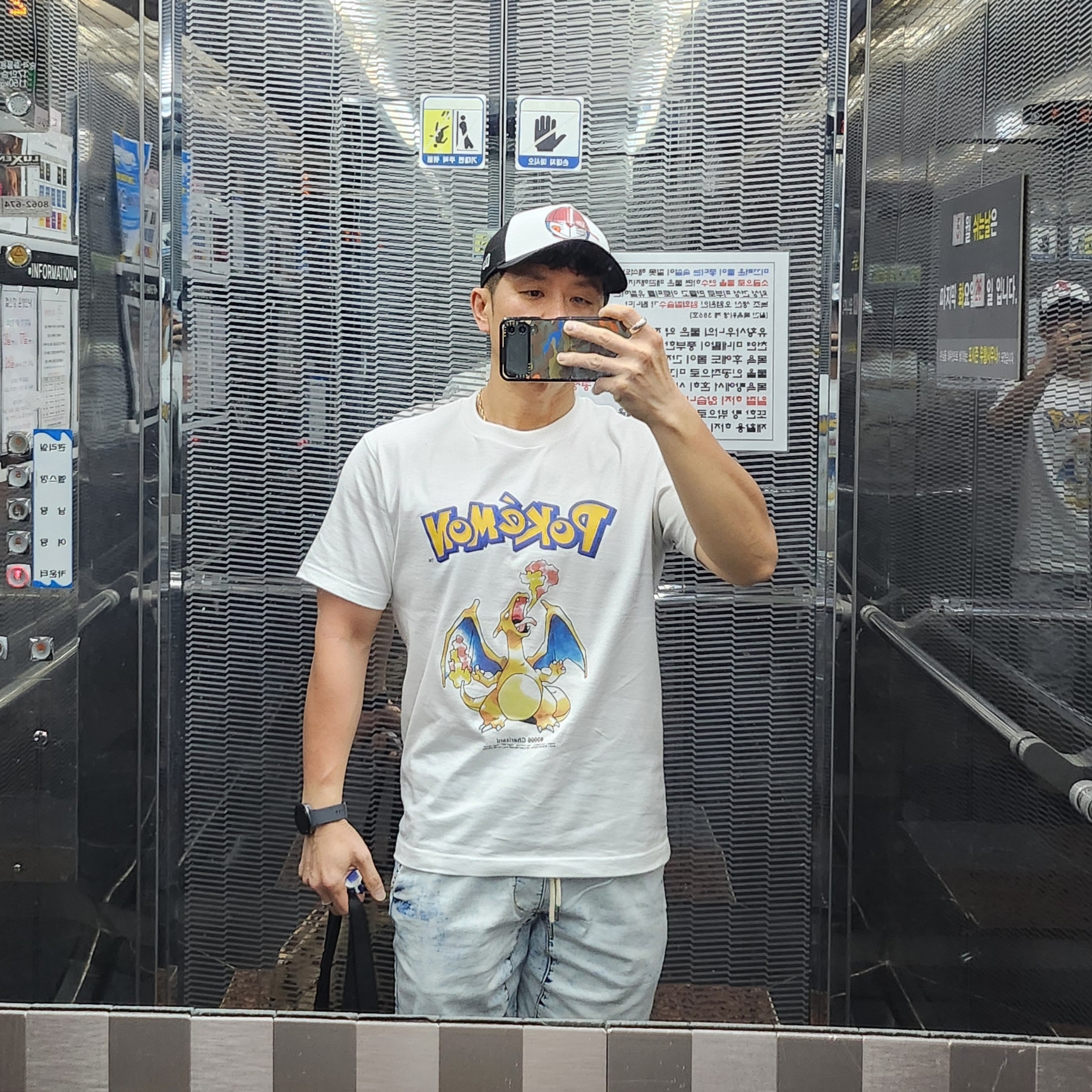 Uniqlo UT x Pokemon Graphic T-Shirt 1A White, New Era x Doraemon Golf 9Forty Cap A Frame Tracker Doraemon Sequins White Black 착용 스타일 - 1