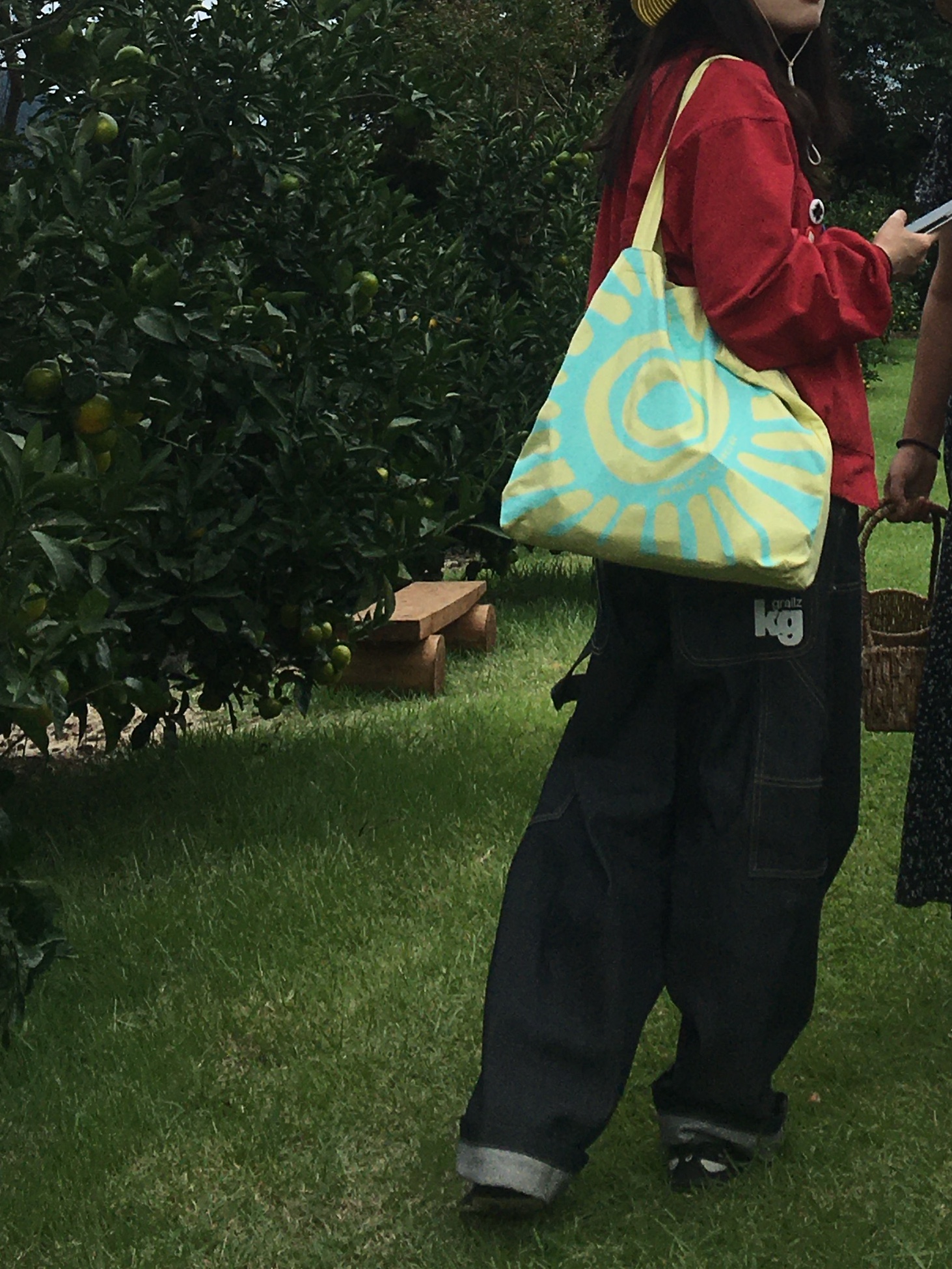 Hatchingroom x Mascompany Haema Bag Lemon 착용 스타일