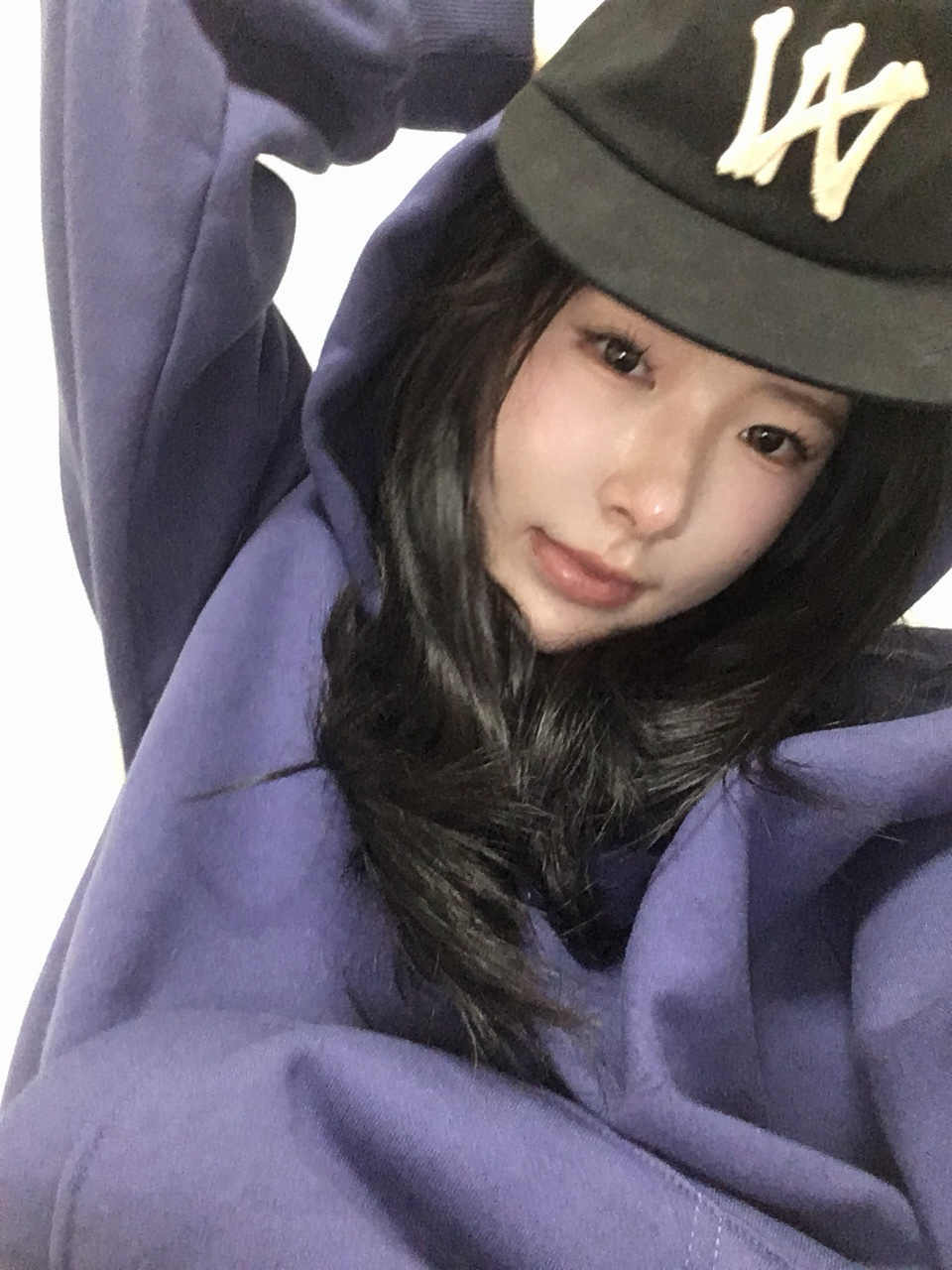 IAB Studio IAB Patch Hoodie Blue 착용 스타일 - 3