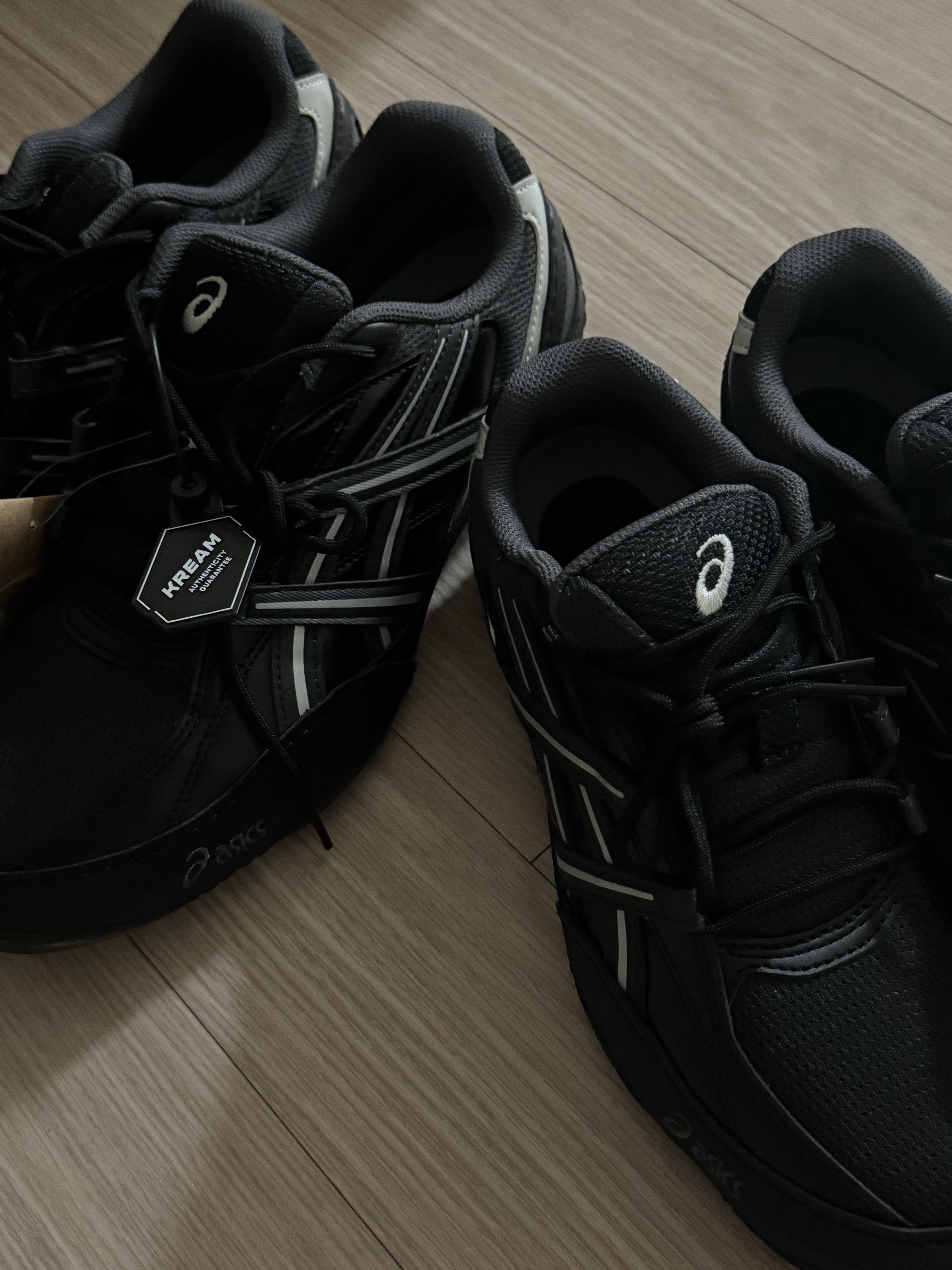 Asics Hypersync Graphite Grey Black 착용 스타일