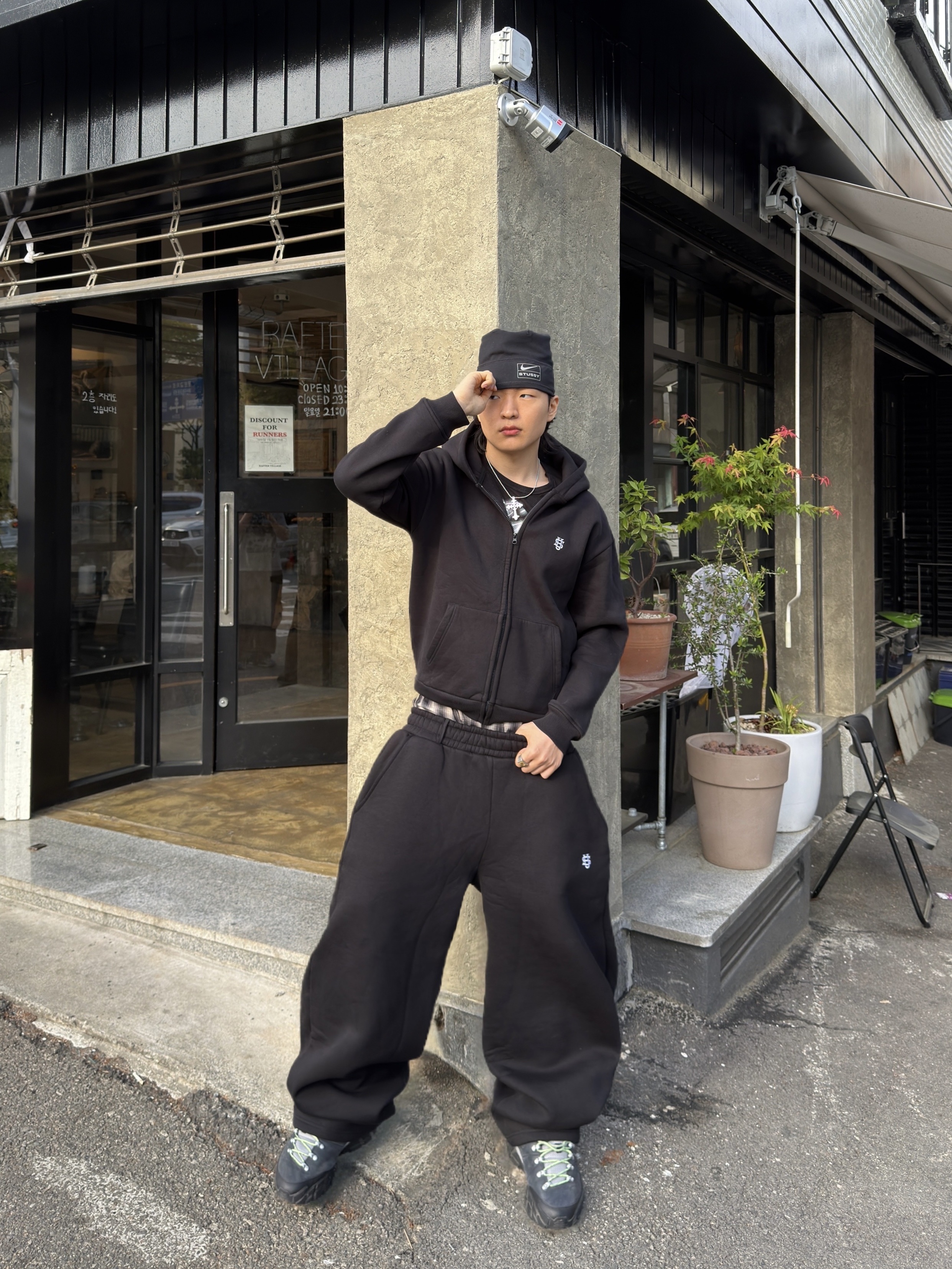 Puma x Skepta Forever Mid Boots Flat Dark Gray Puma Silver, Nike x Stussy Skull Cap Black 착용 스타일 - 1