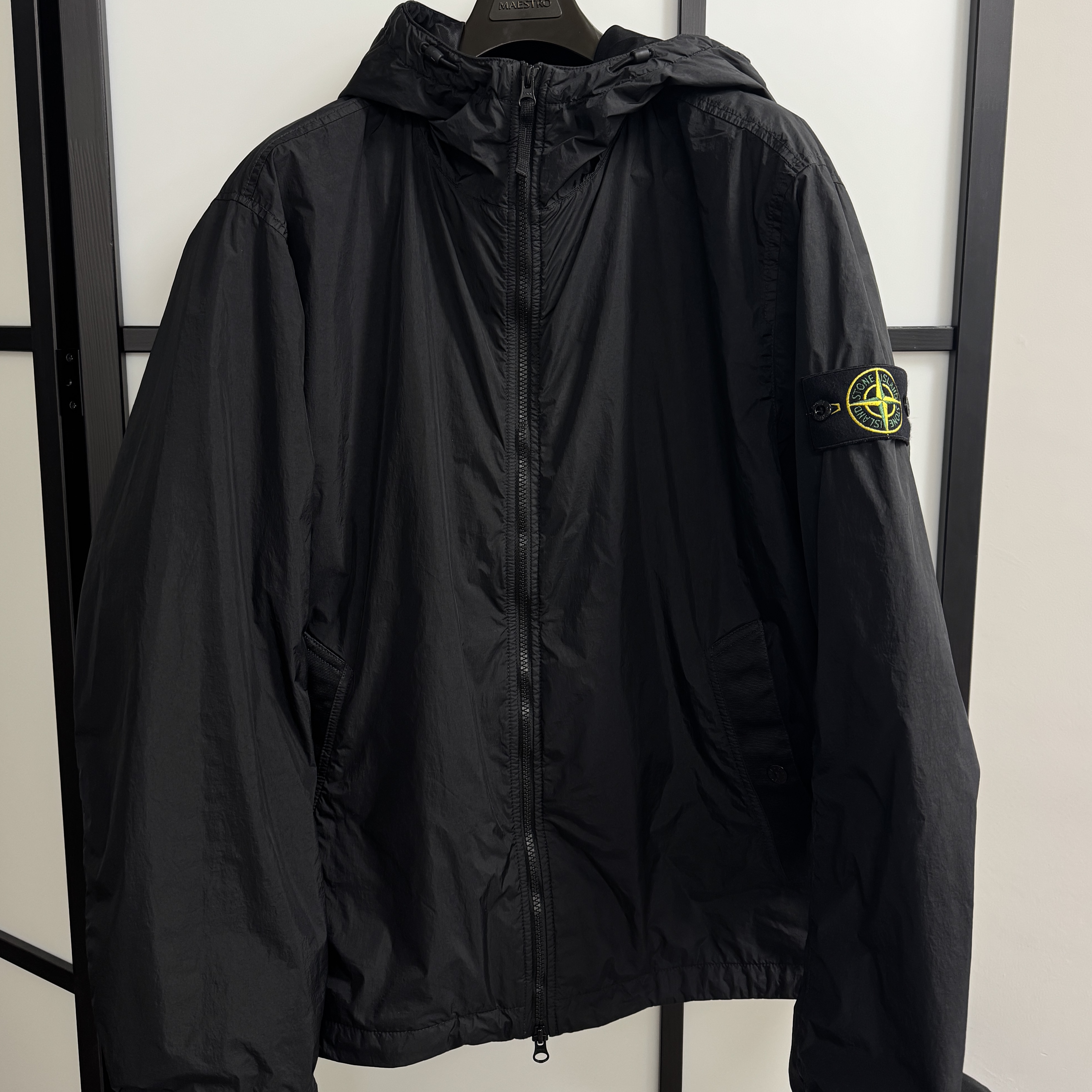 Stone Island 4100001 Crinkle Reps NY Hooded Jacket with Wind Resistance and Anti-Drop Black - 26SS 착용 스타일