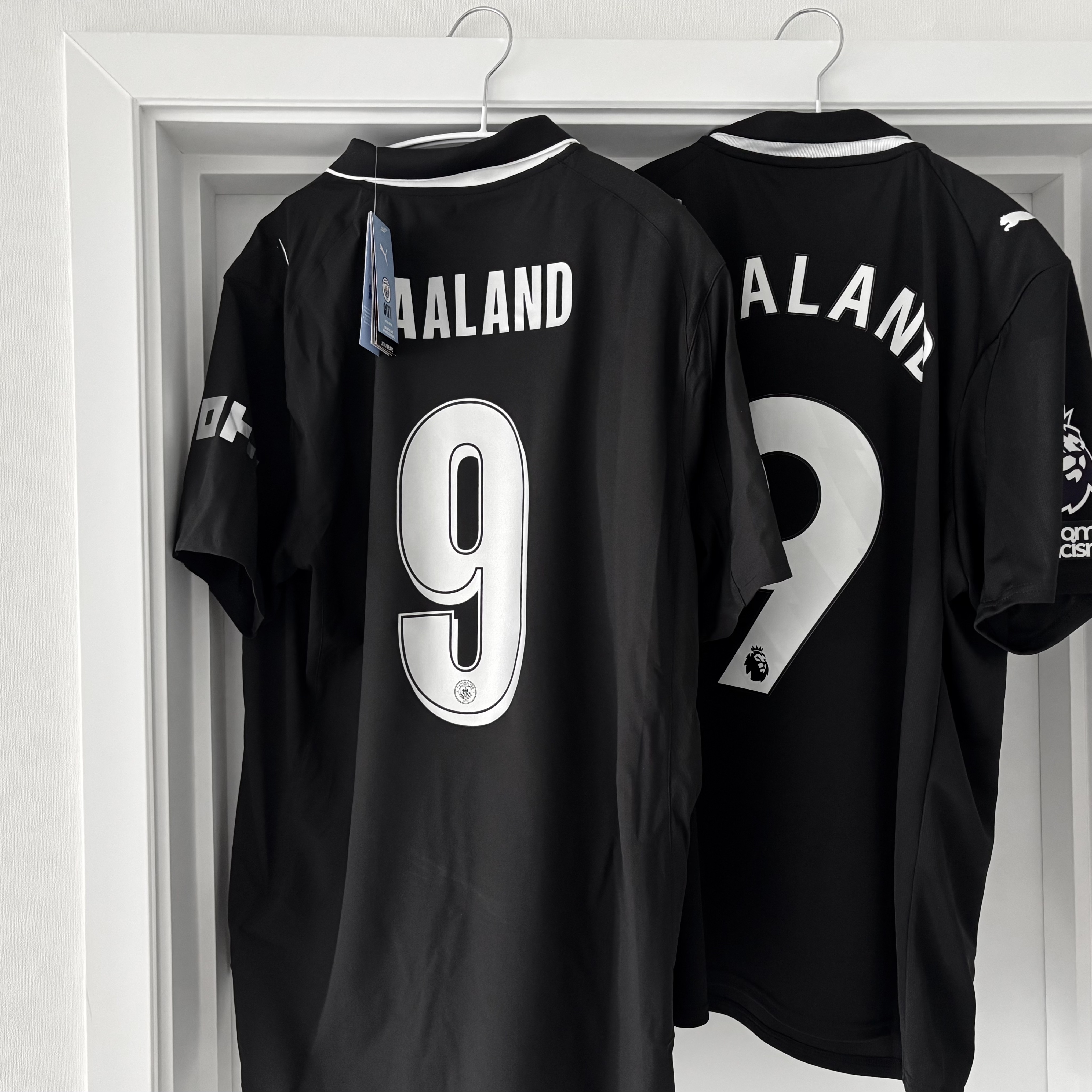 Puma Manchester City 2025/26 Away Authentic Jersey Black (Non Marking Ver.), Puma Manchester City 2025/26 Away Replica Jersey Black (Non Marking Ver.) 착용 스타일 - 1