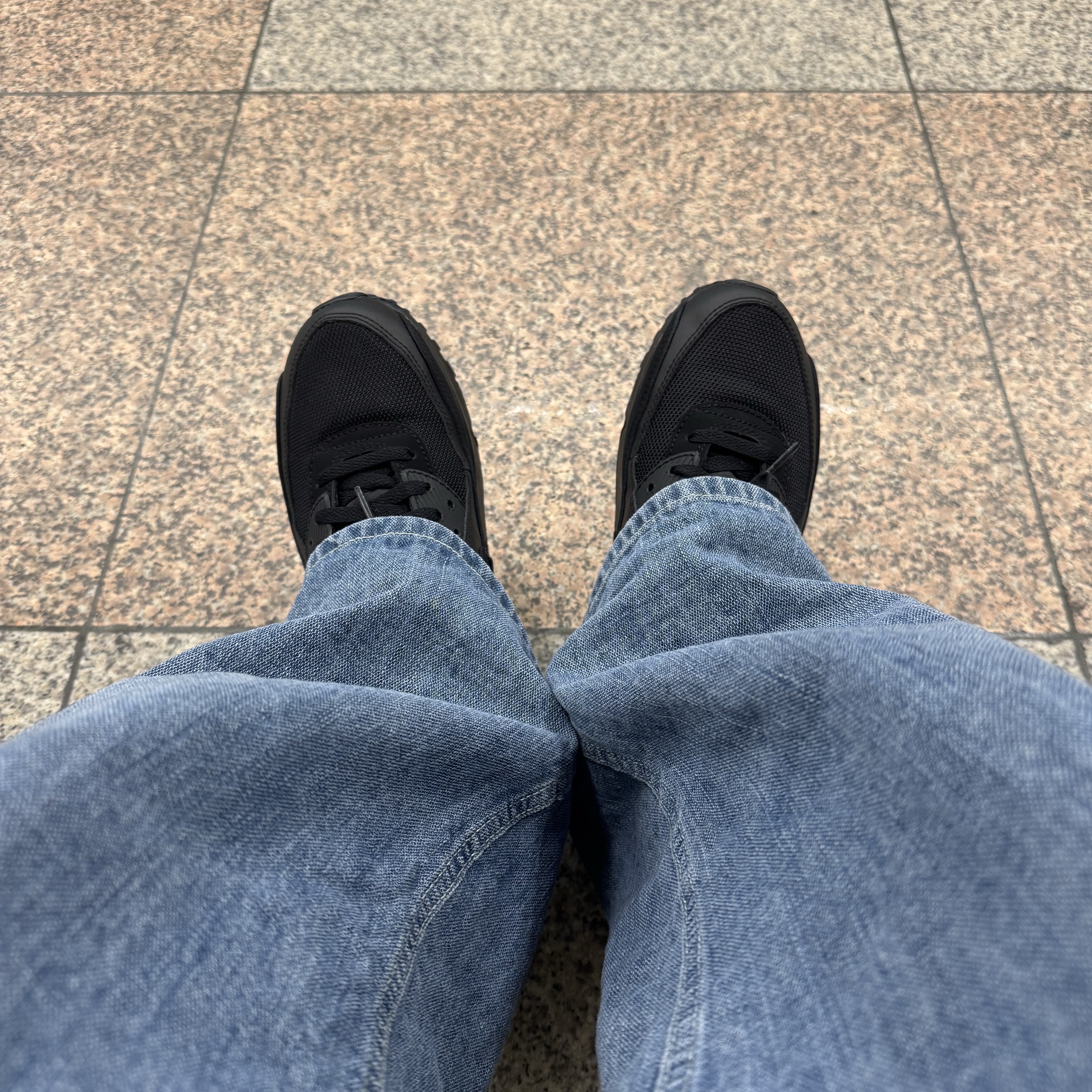 Nike Air Max 90 Triple Black 착용 스타일 - 1