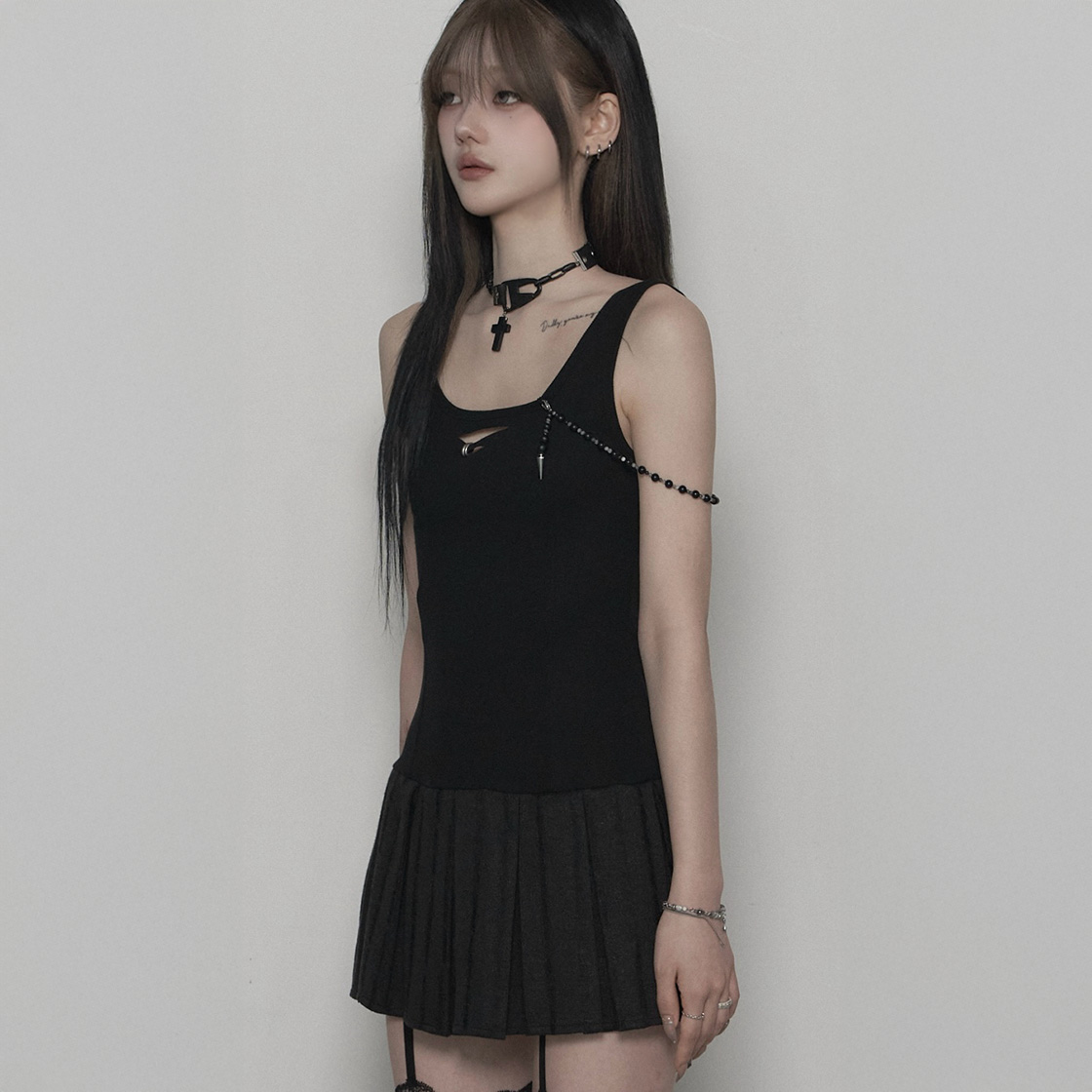 [KREAM 단독] 쇠아 디스트로이 플리츠 비즈 원피스 블랙([KREAM 단독] SØAR Destroy Pleats Beads Dress Black) - 4
