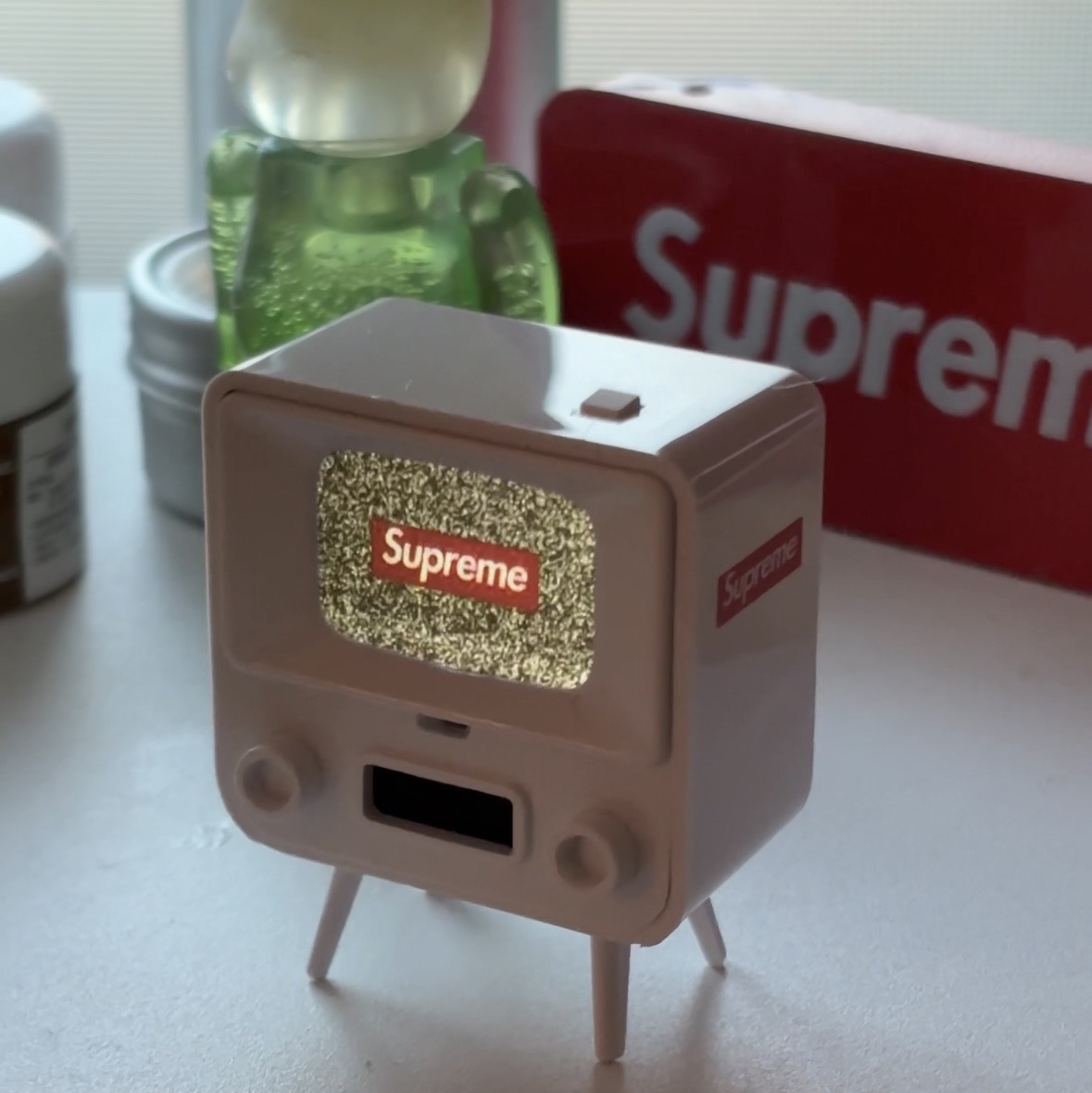 Supreme x Tiny TV 2 White - 26SS (Korean Ver.) 착용 스타일