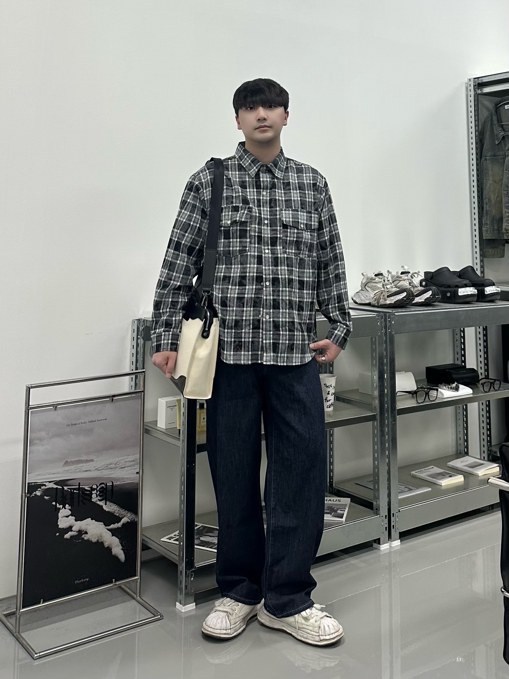 Maison Mihara Yasuhiro Blakey OG Sole Canvas Low-top Sneakers White 착용 스타일 - 1