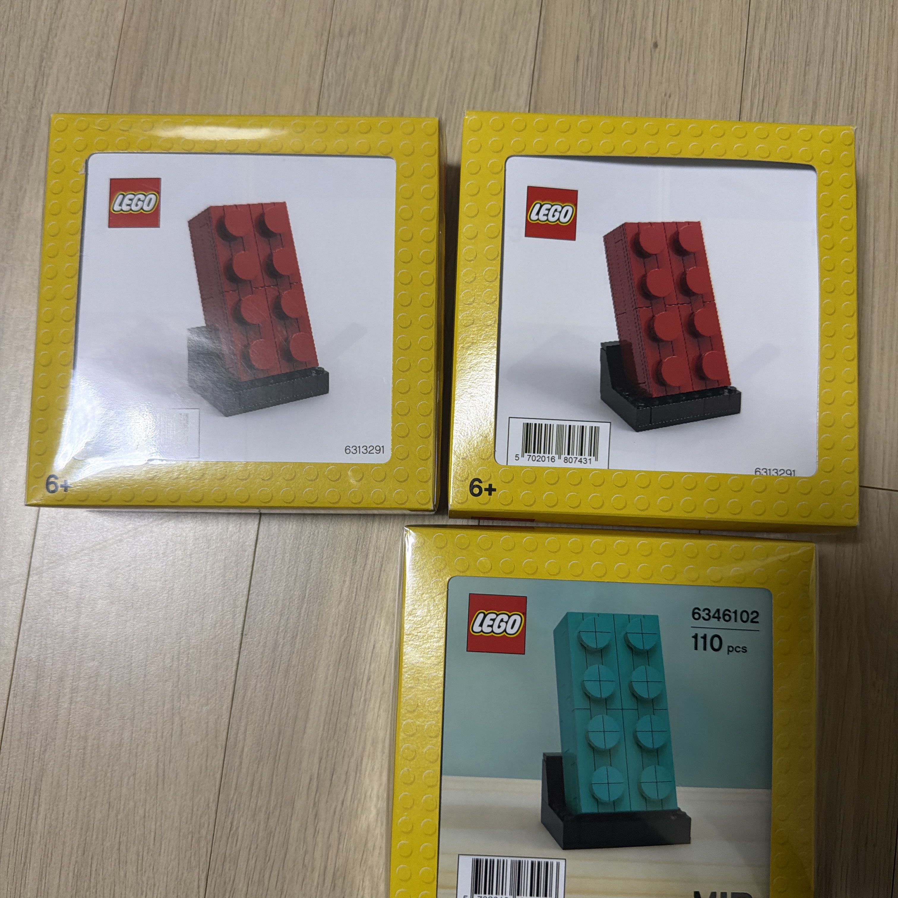 Lego Buildable 2x4 Red Brick, Lego Buildable 2x4 Teal Brick 착용 스타일