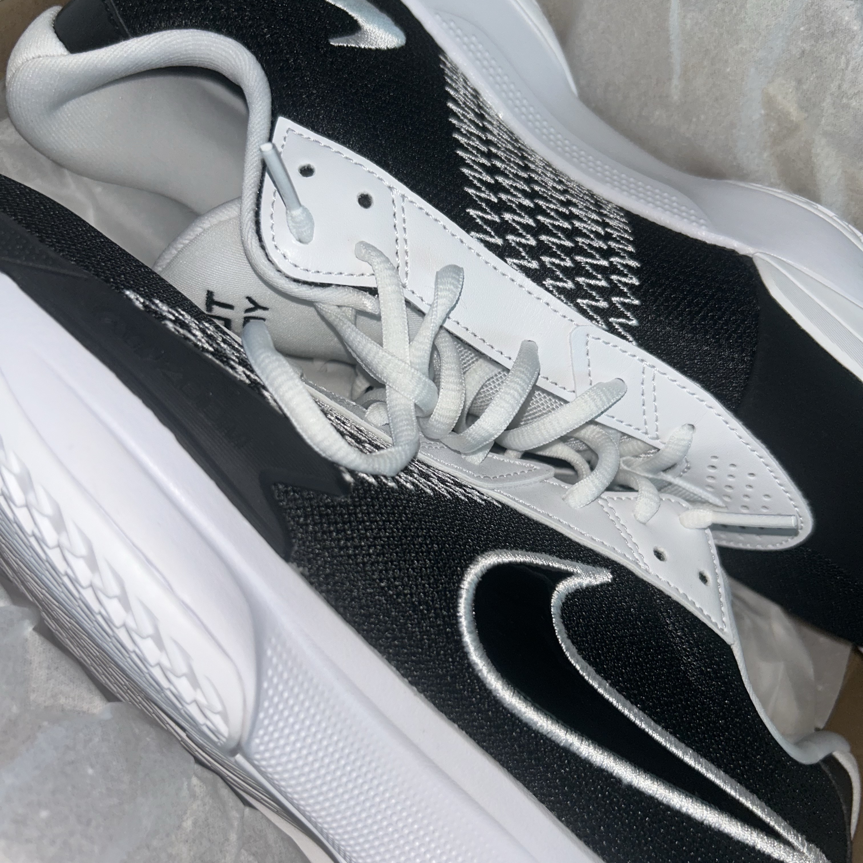 Nike Air Zoom G.T. Cut Academy EP Black White 착용 스타일