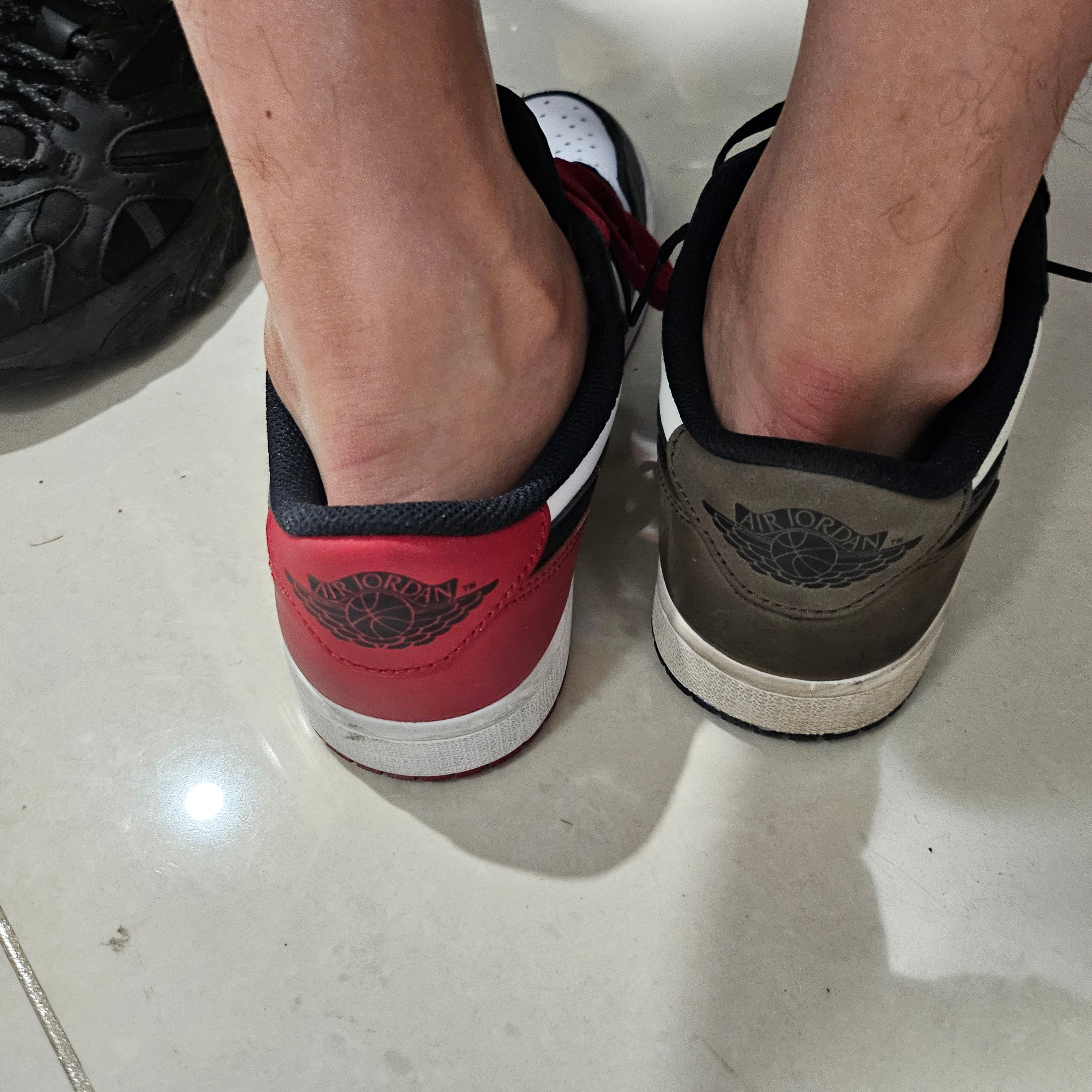 Jordan 1 Retro Low OG Mocha, Jordan 1 Retro Low OG Black Toe 착용 스타일 - 3