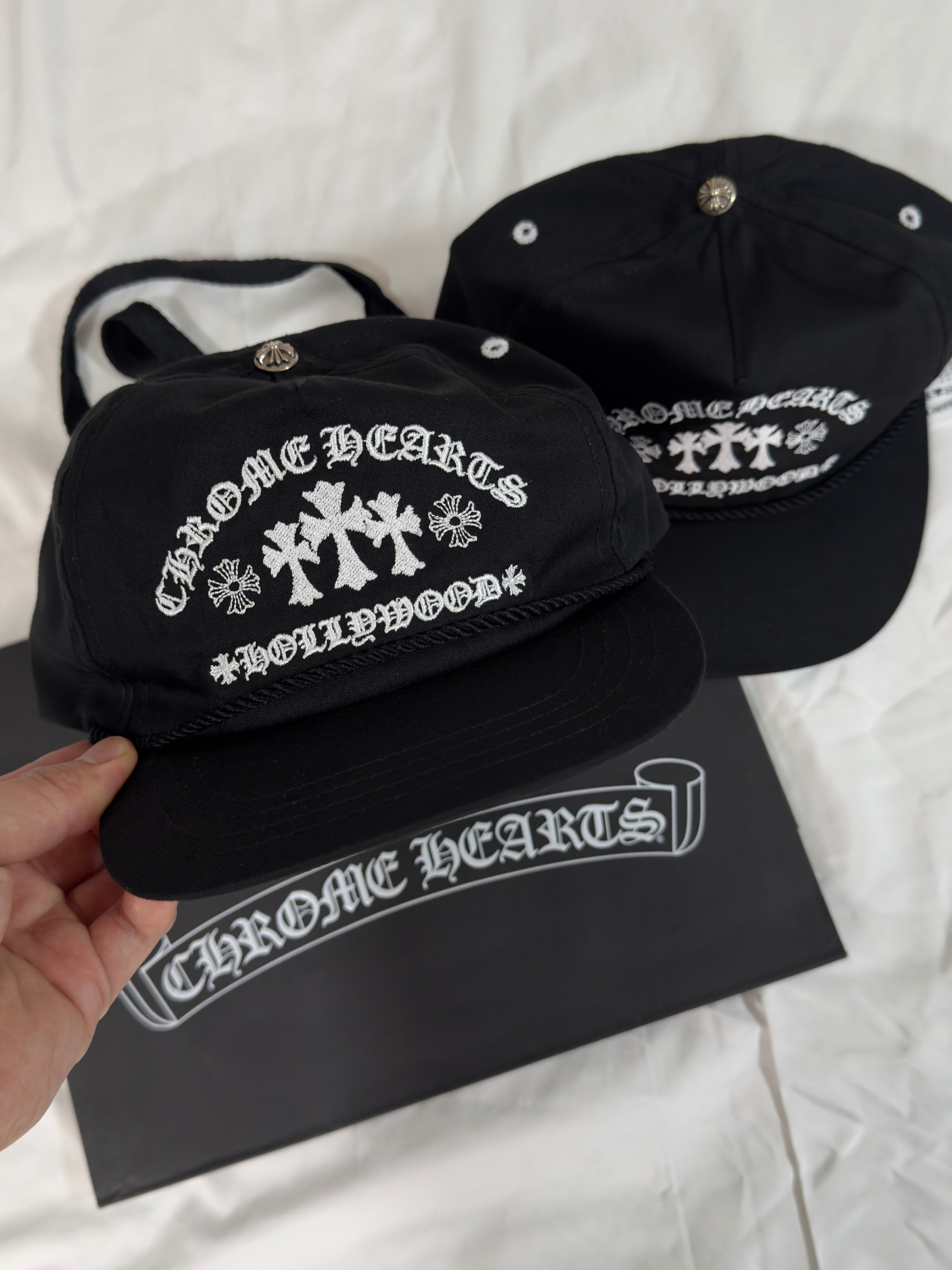 Chrome Hearts Gas Station Cemetery Trucker Hat Black 착용 스타일