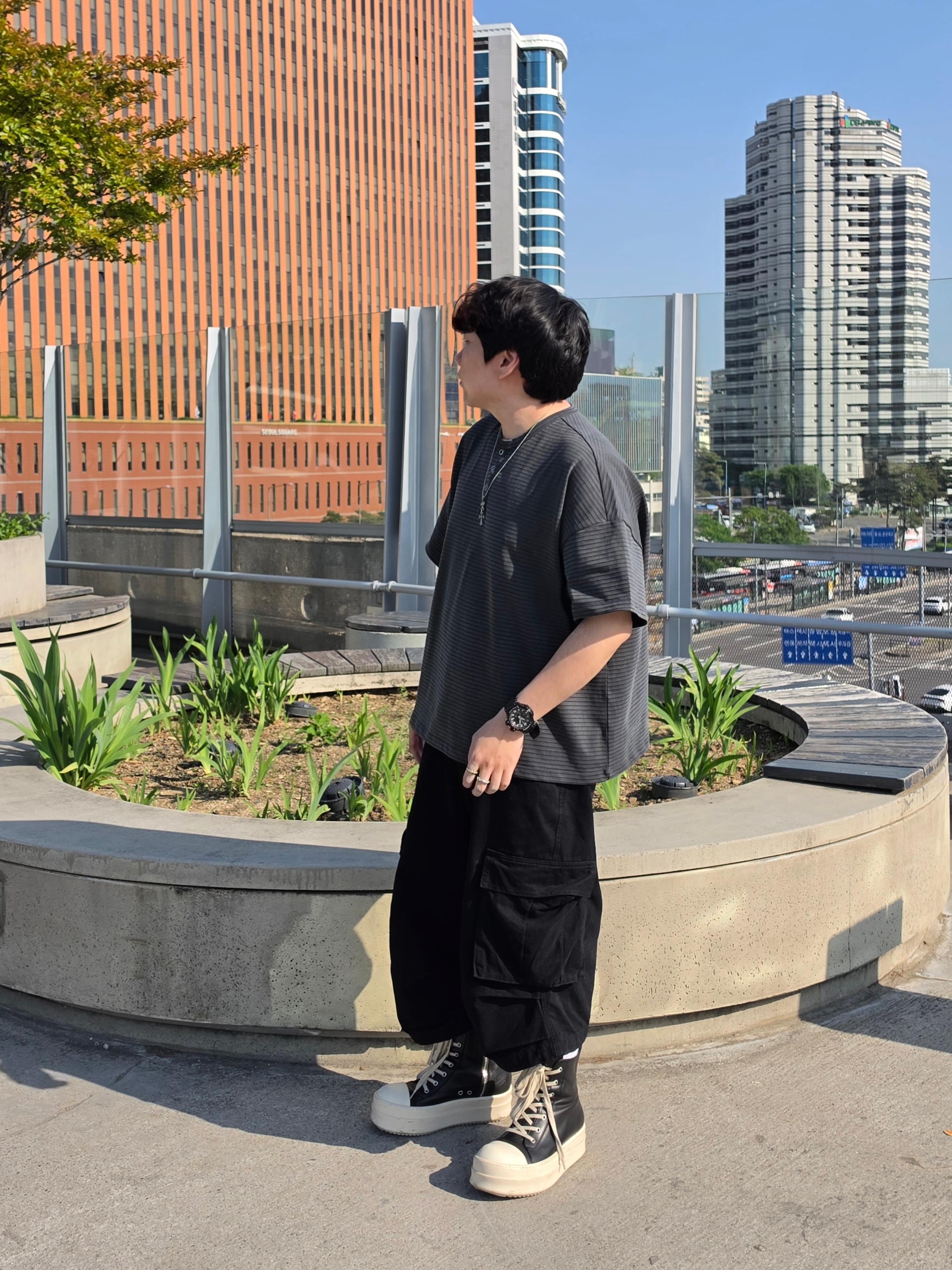 Rick Owens Mega Bumper Sneakers Black Milk 착용 스타일
