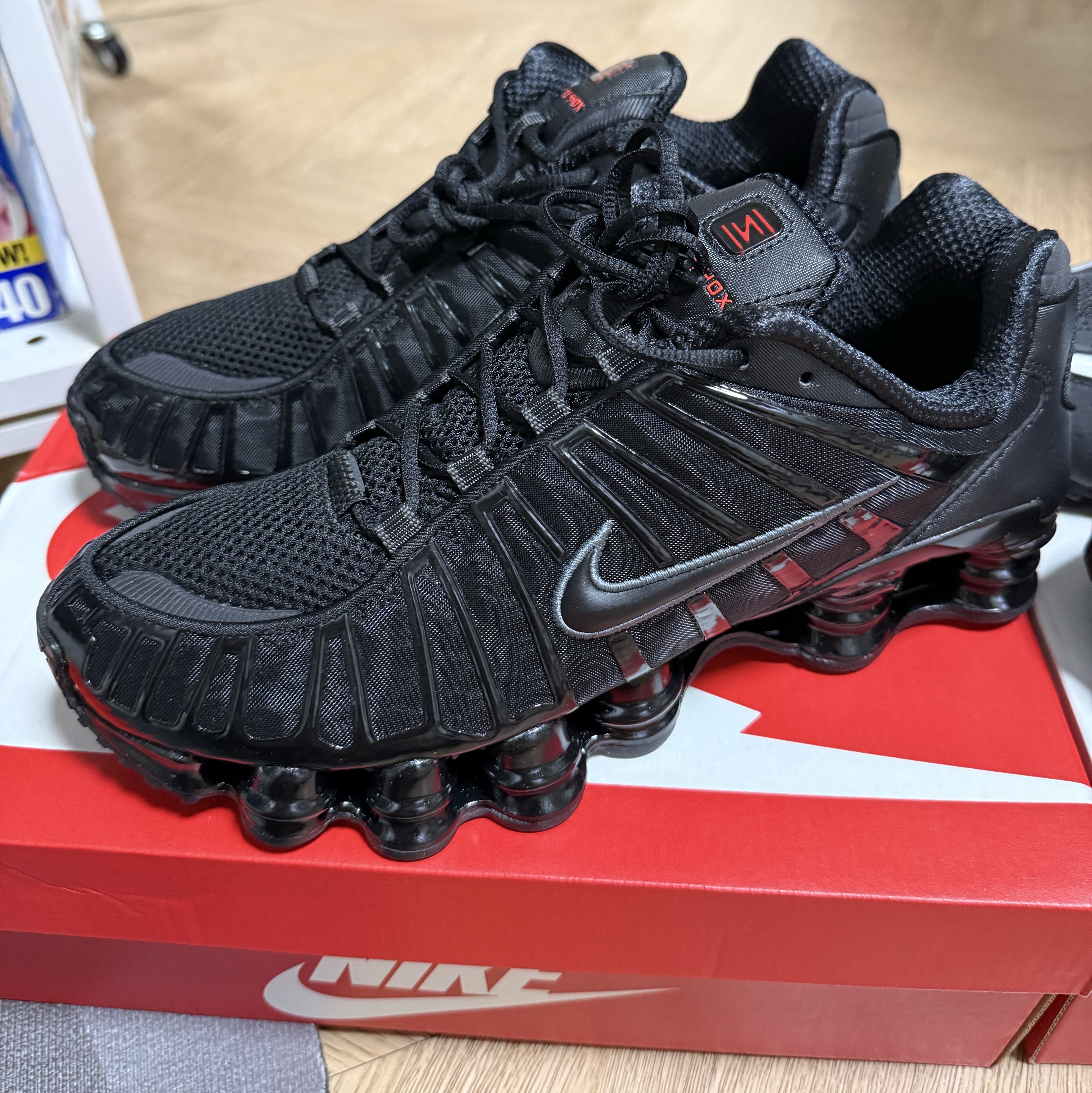 Nike Shox TL Black Metallic Hematite 착용 스타일