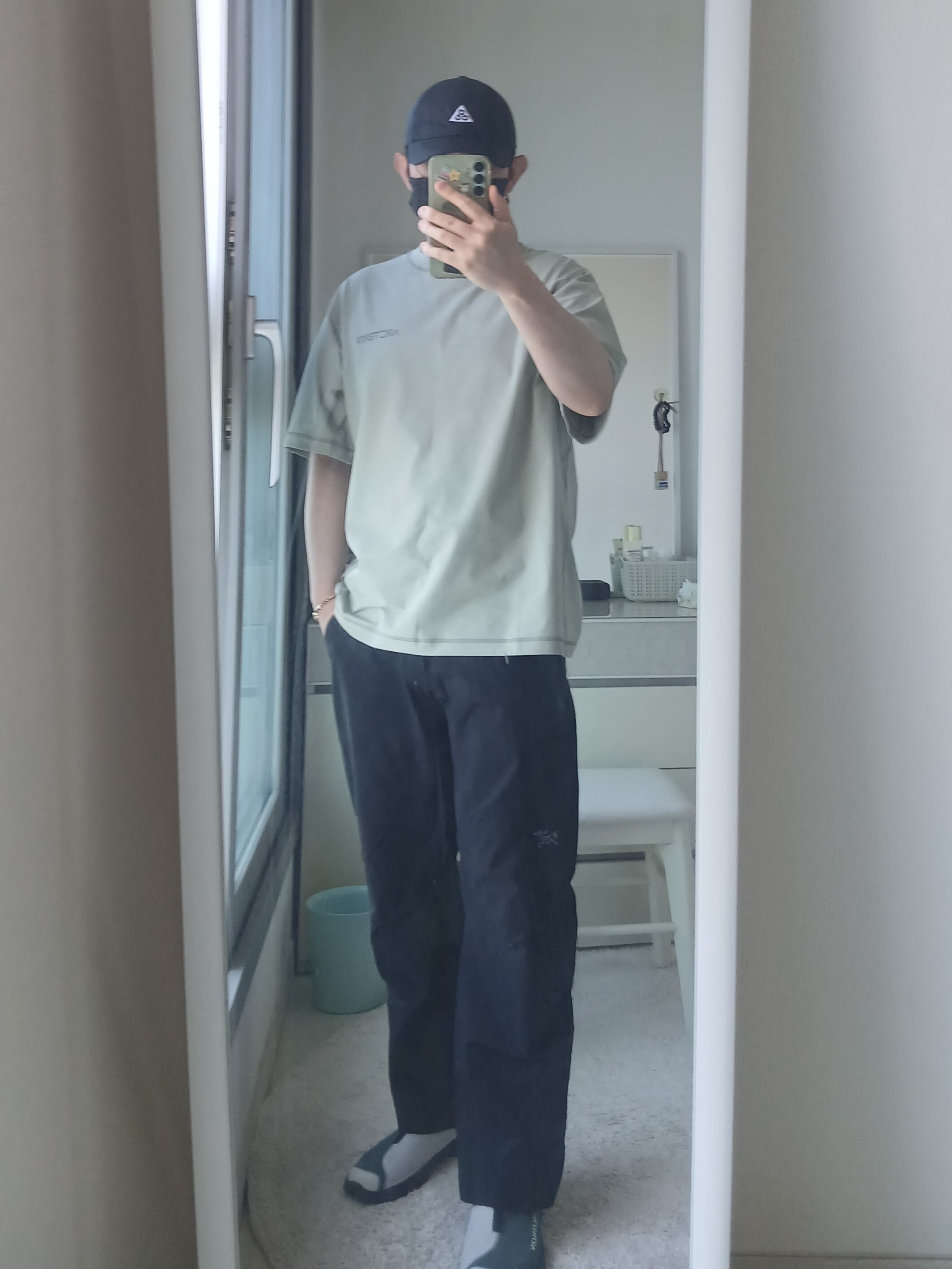 Arc'teryx Envoy Grand Wall SS T-Shirt Habitat, Arc'teryx Cronin Pants Black 착용 스타일 - 4