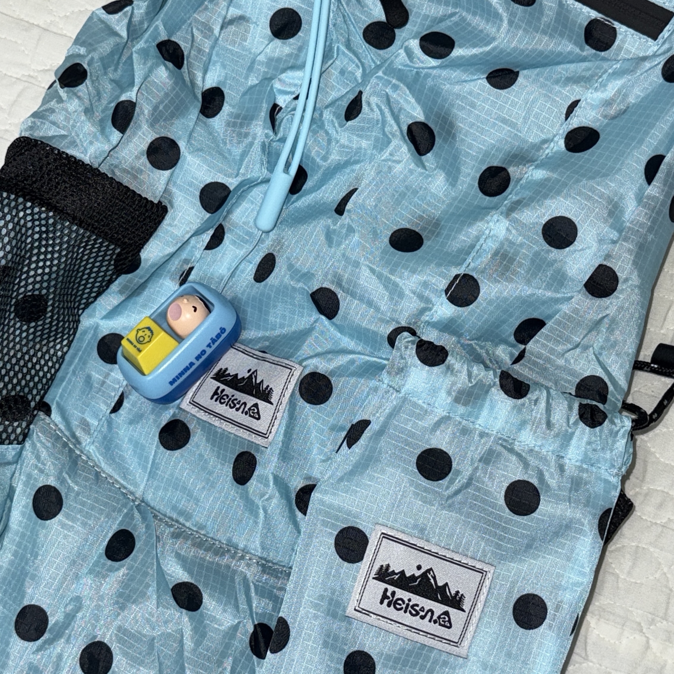 Heisan Ultra-light Compact Pocket Bag V1 Dot - Sky 착용 스타일