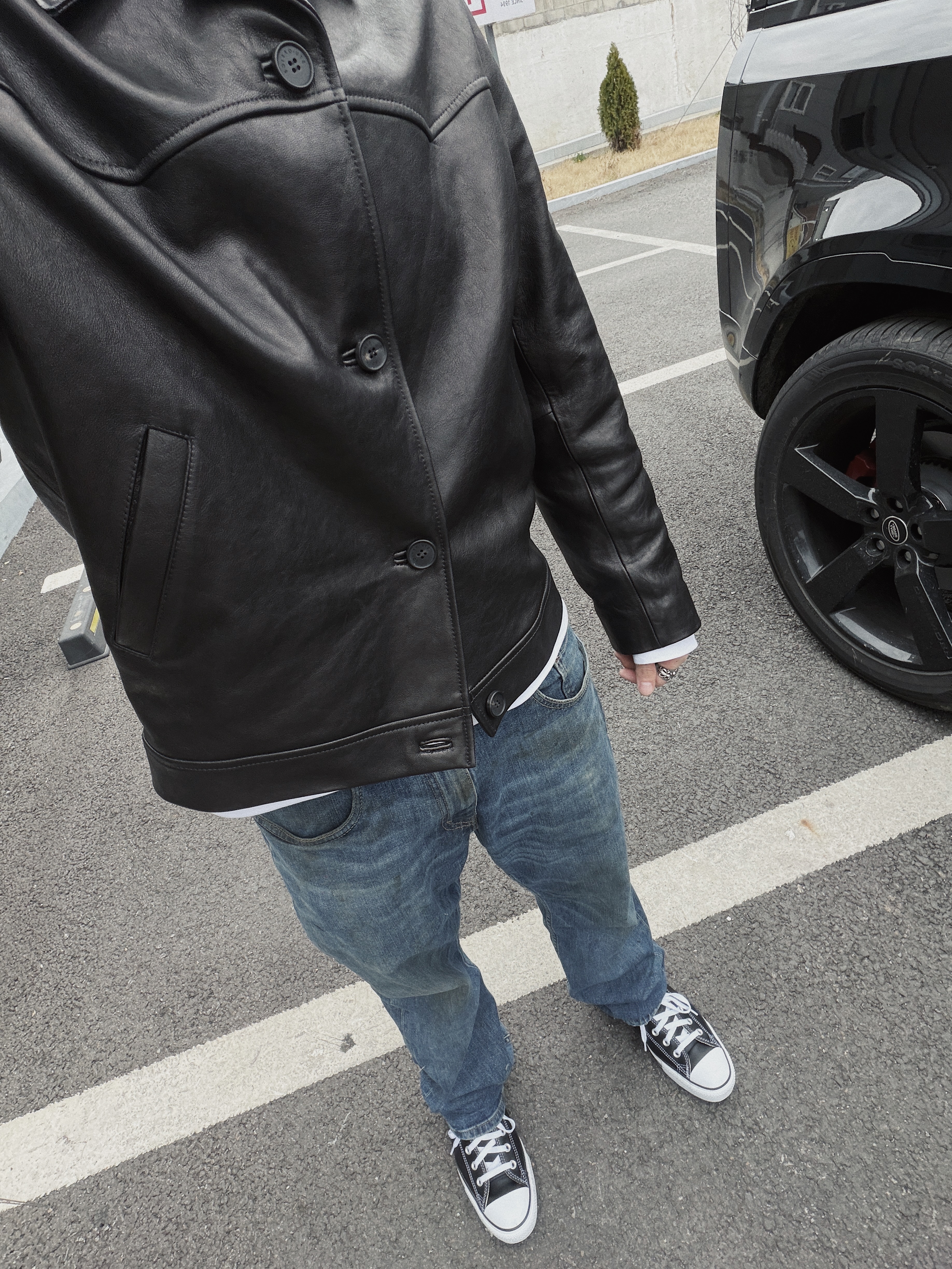 STU Lambskin Button Leather Jacket In Black, Converse Chuck 70 Leather Black 착용 스타일 - 3