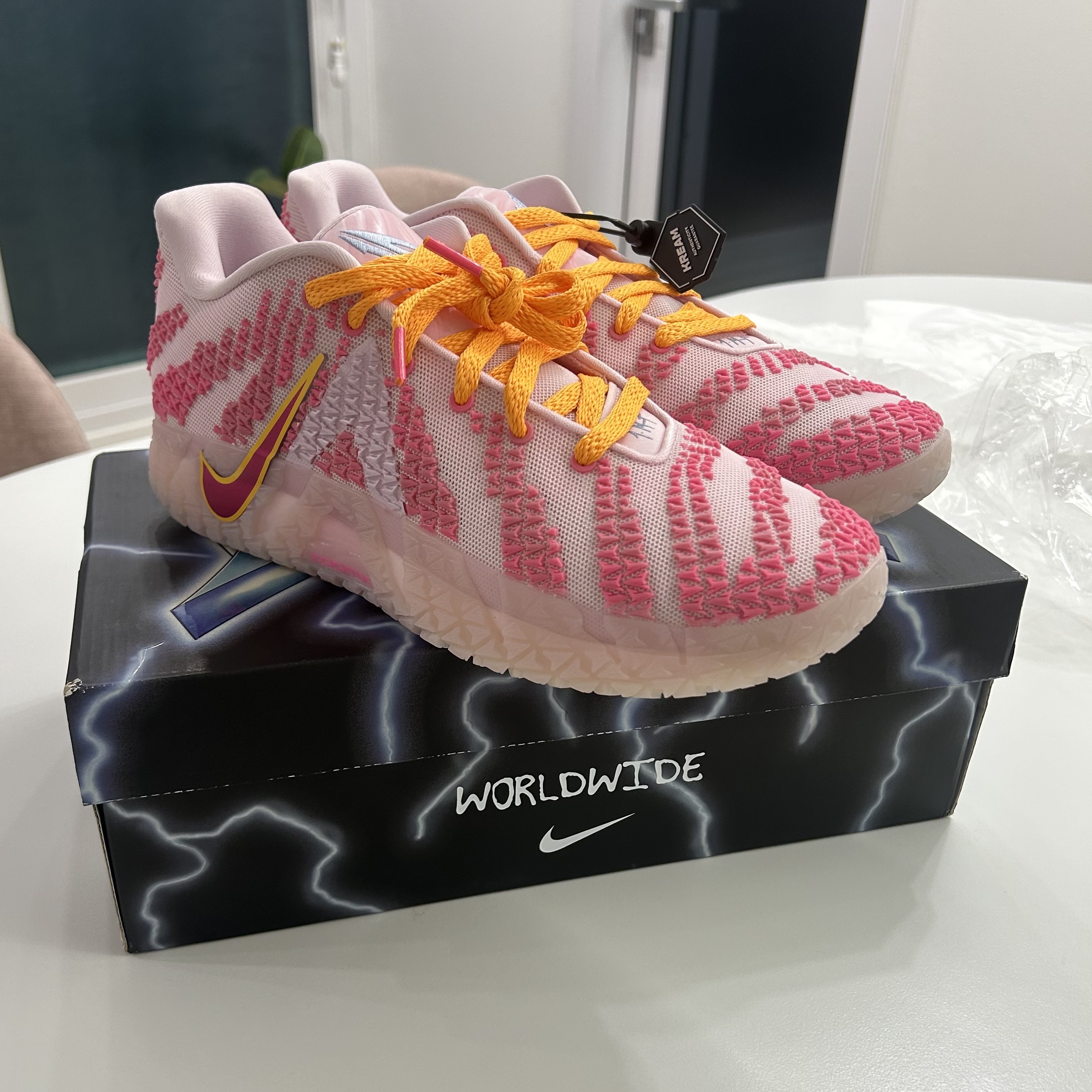 Nike Ja 3 EP Pink Foam Silt Red 착용 스타일 - 3