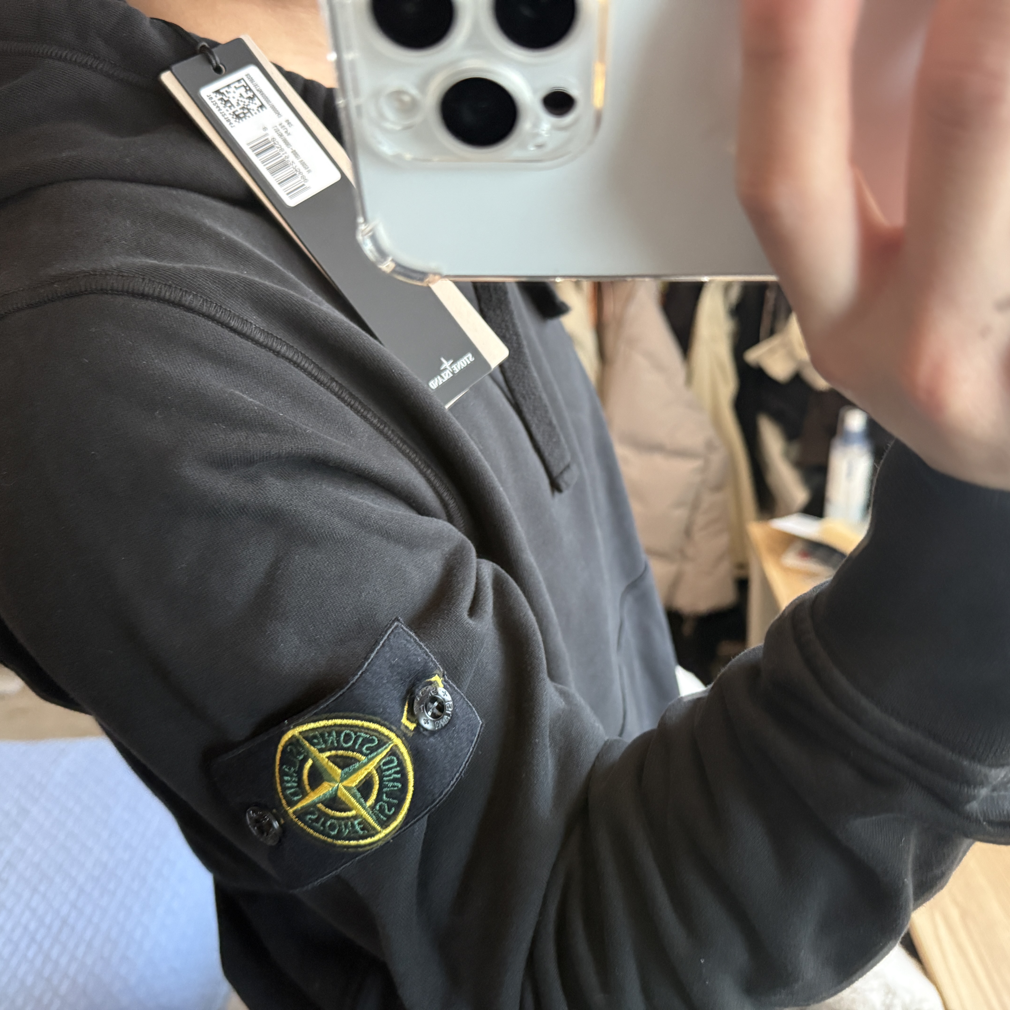 Stone Island 6100062 Organic Cotton Fleece Pouch Pocket Regular Fit Hooded Sweatshirt Black - 26SS 착용 스타일