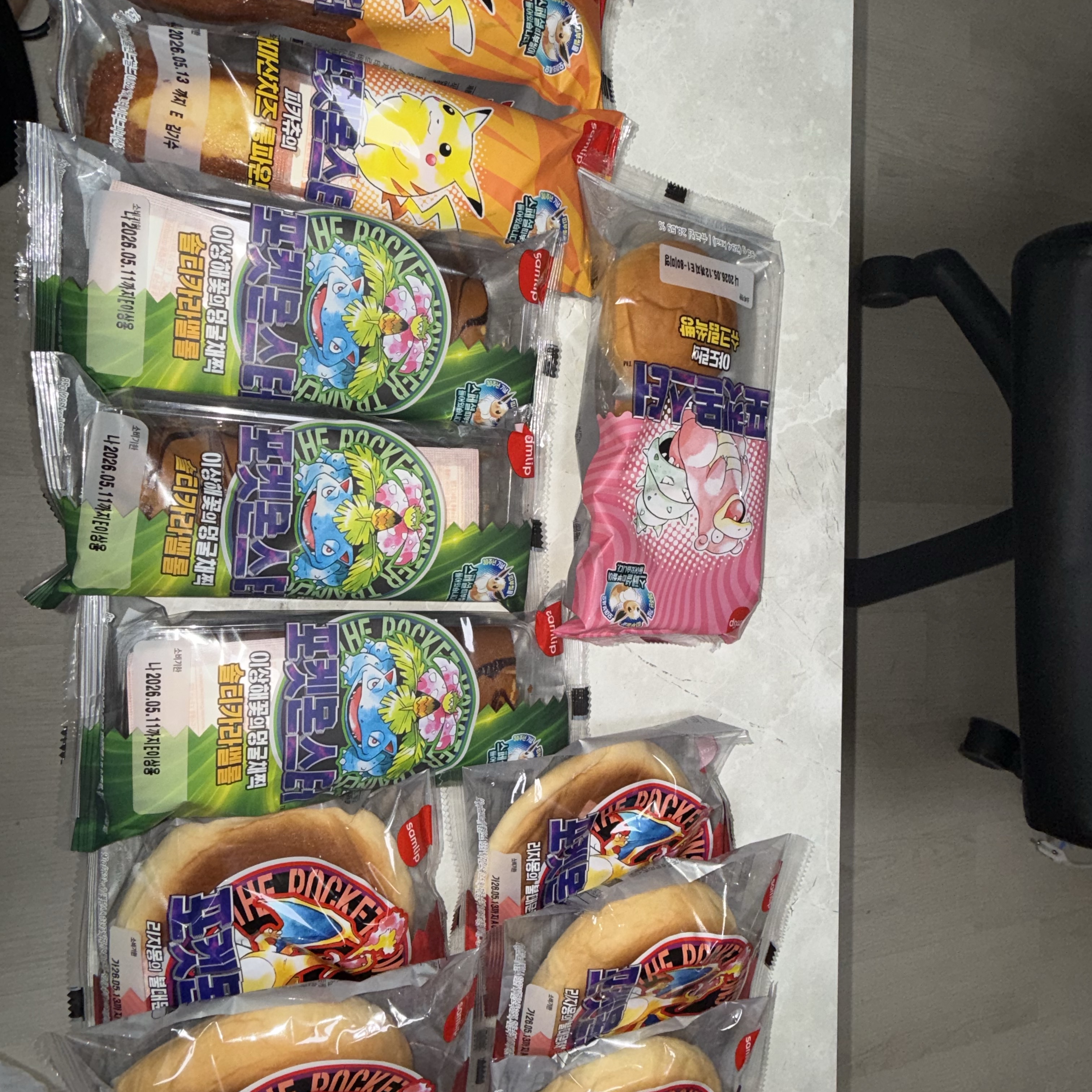 [KREAM 단독] Samlip Pokémon Bread All-in-One Set (Limited to 3, Includes Complete 100-Sticker Collector Book) 착용 스타일 - 1