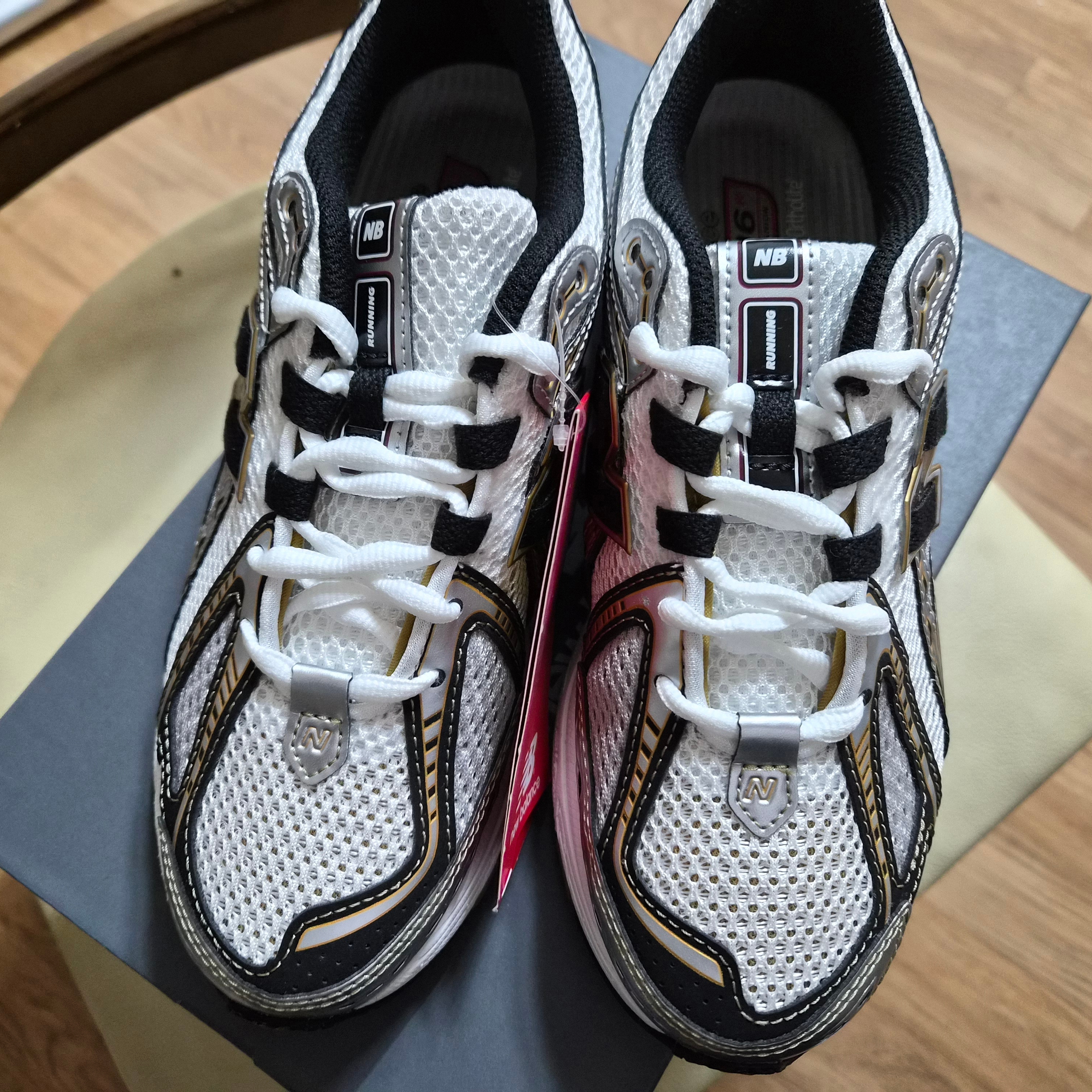 New Balance 1906R White Gold 착용 스타일 - 3