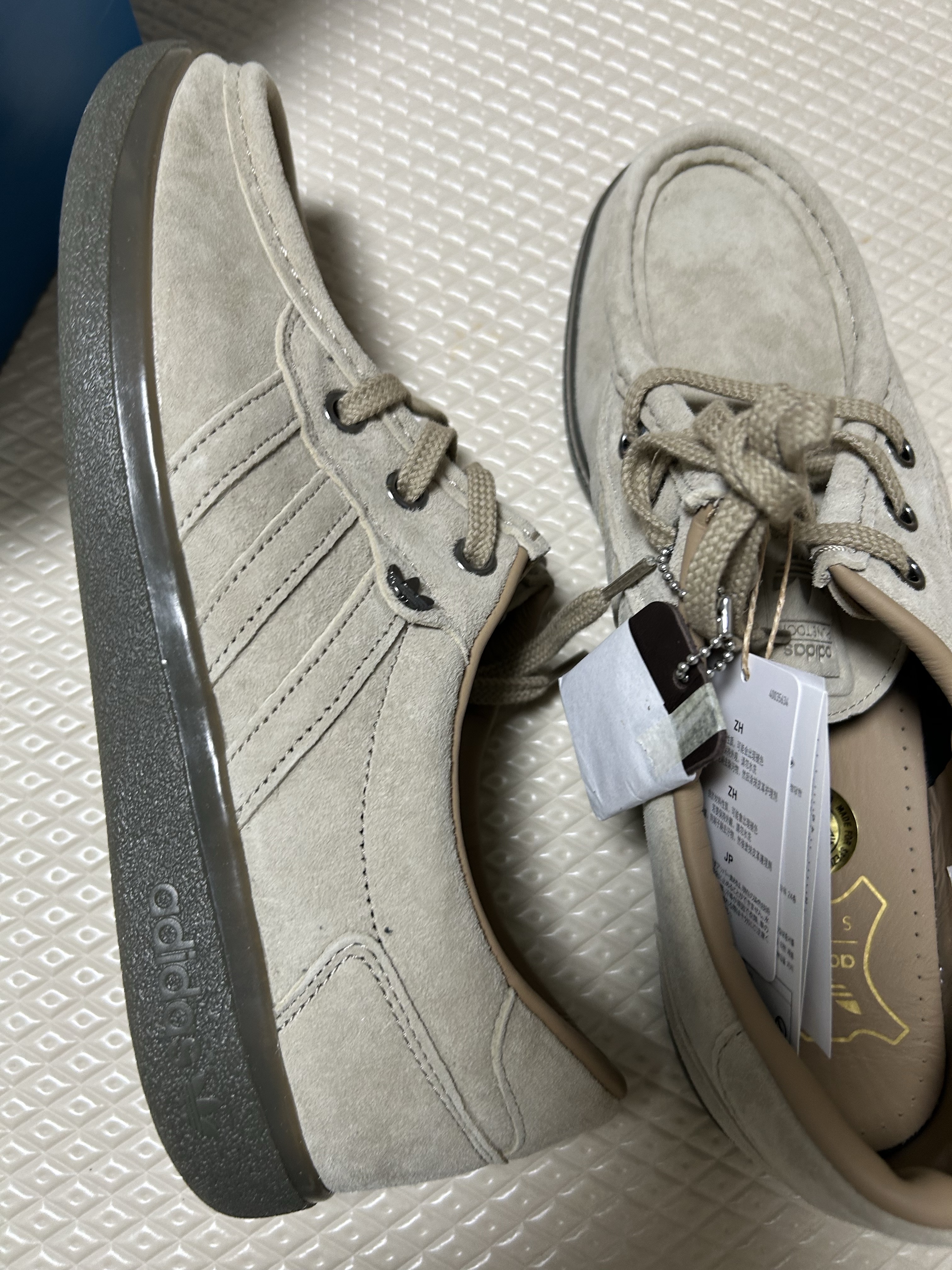 Adidas Punstock Spezial Blanch Cargo Cardboard 착용 스타일