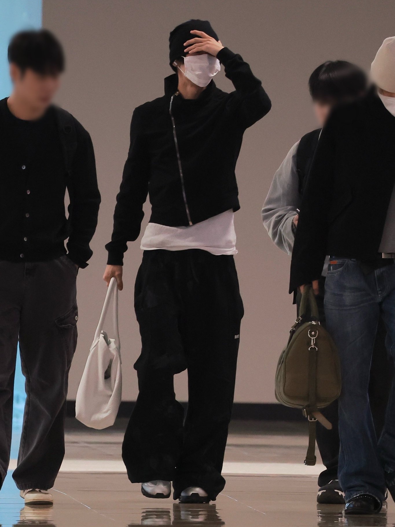 Rick Owens Zipper Sweatshirt Black, Chrome Hearts Cross Patch Cashmere Beanie Black Blue 착용 스타일 - 2