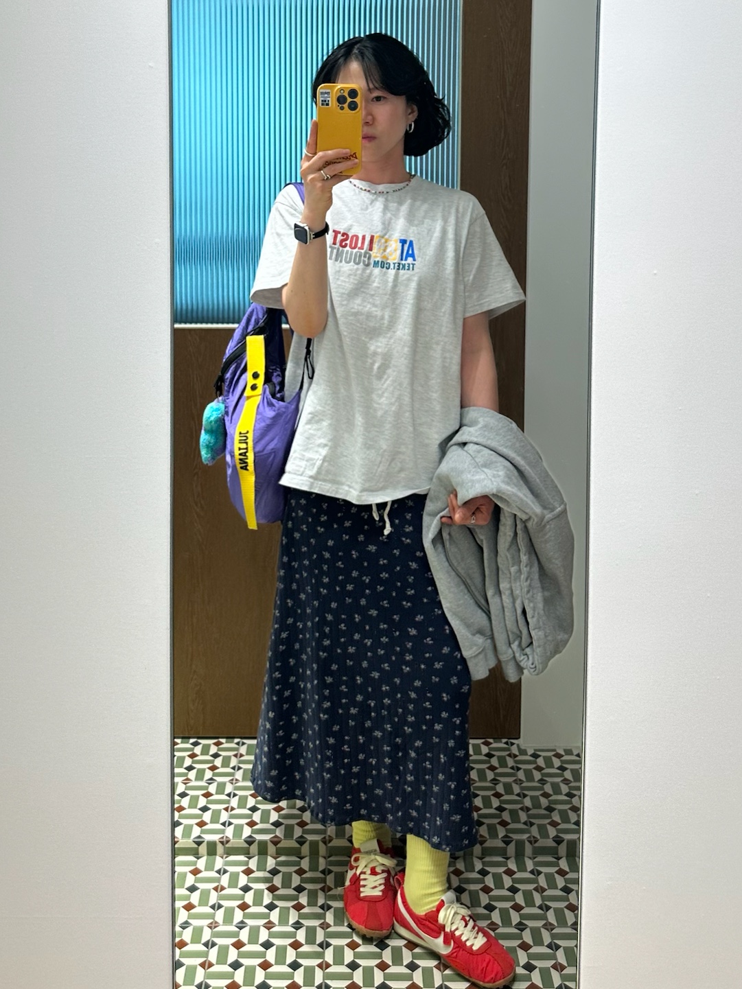 Nike x Jacquemus Moon Shoe SP University Red and Bicycle Yellow, Ticket to the Moon Mini Backpack Purple (15L) 착용 스타일 - 6