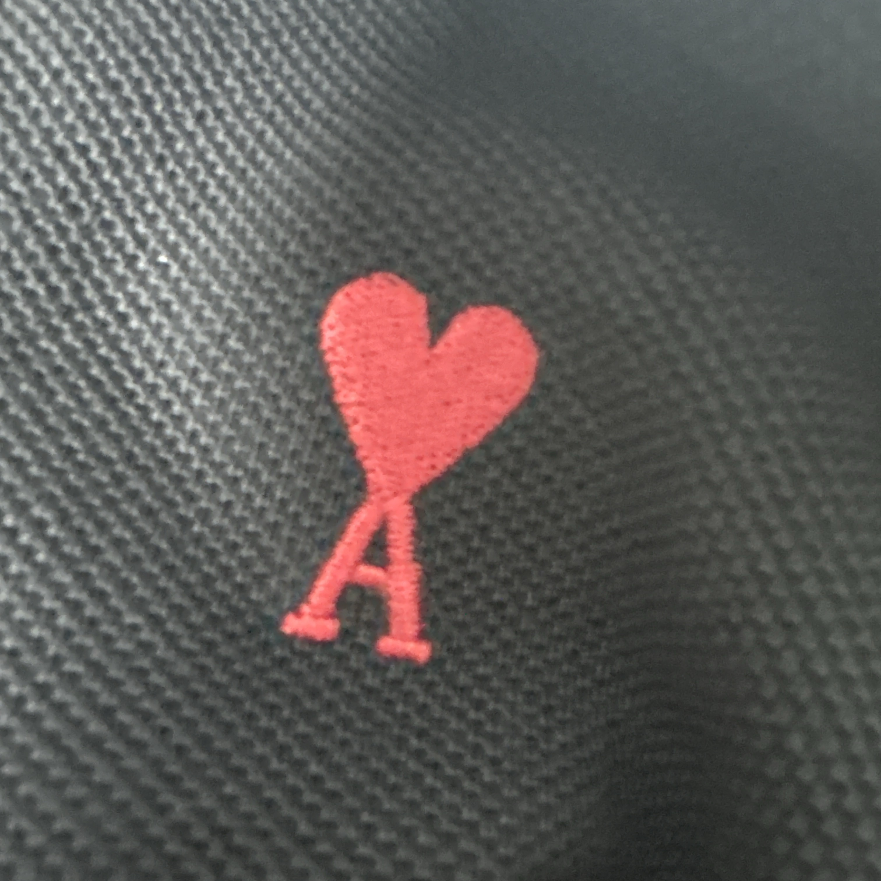 AMI de Coeur Polo Shirt Black 착용 스타일 - 1