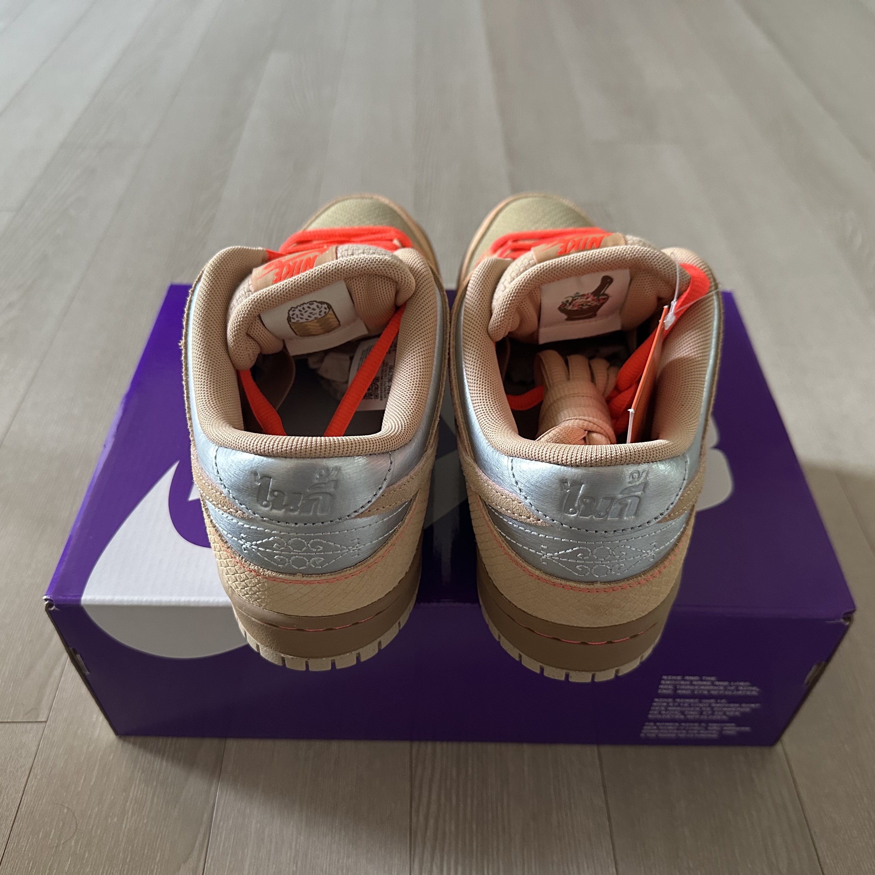 Nike SB Dunk Low Songkran Canvas and Parachute Beige 착용 스타일 - 3