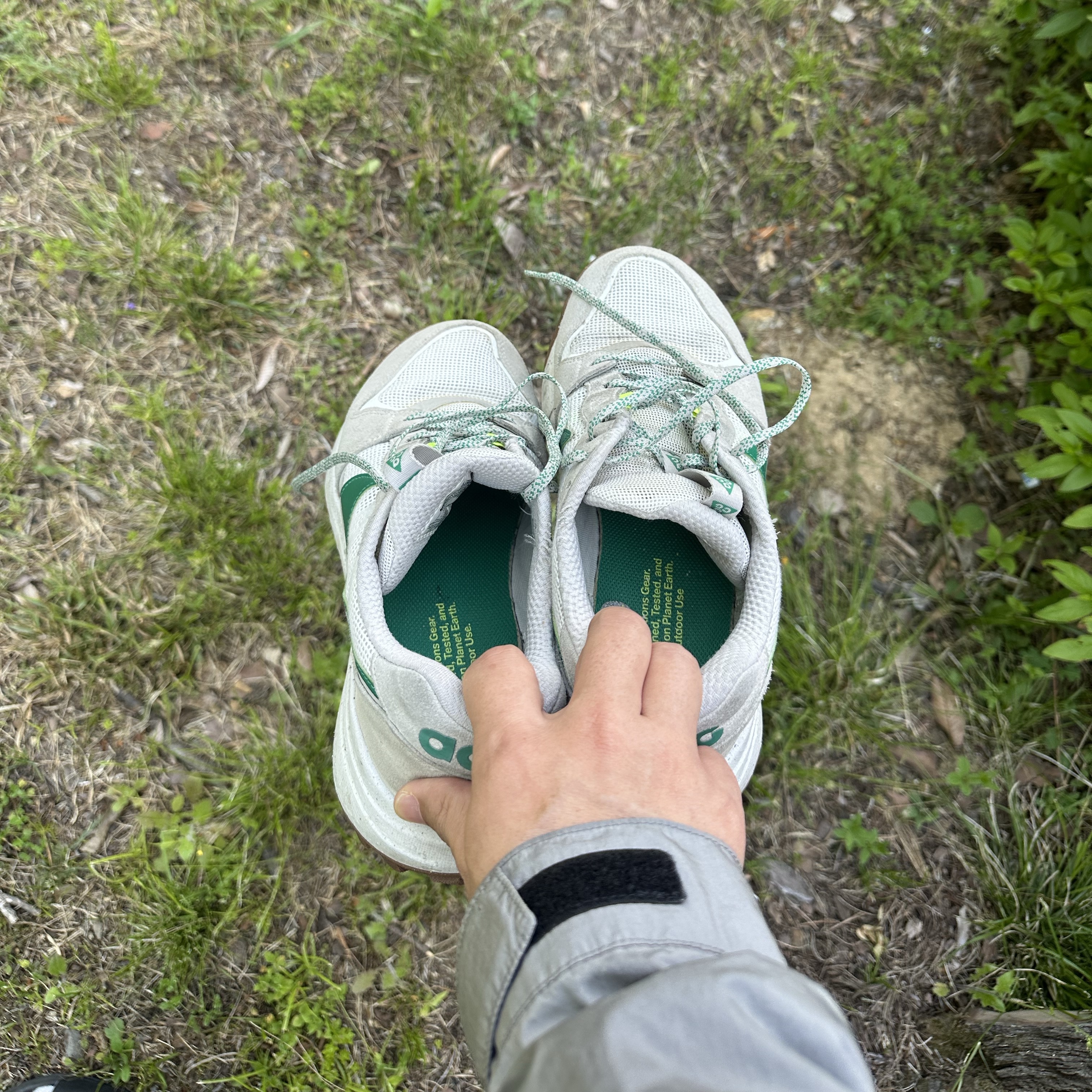 Nike ACG Lowcate Light Iron Ore 착용 스타일