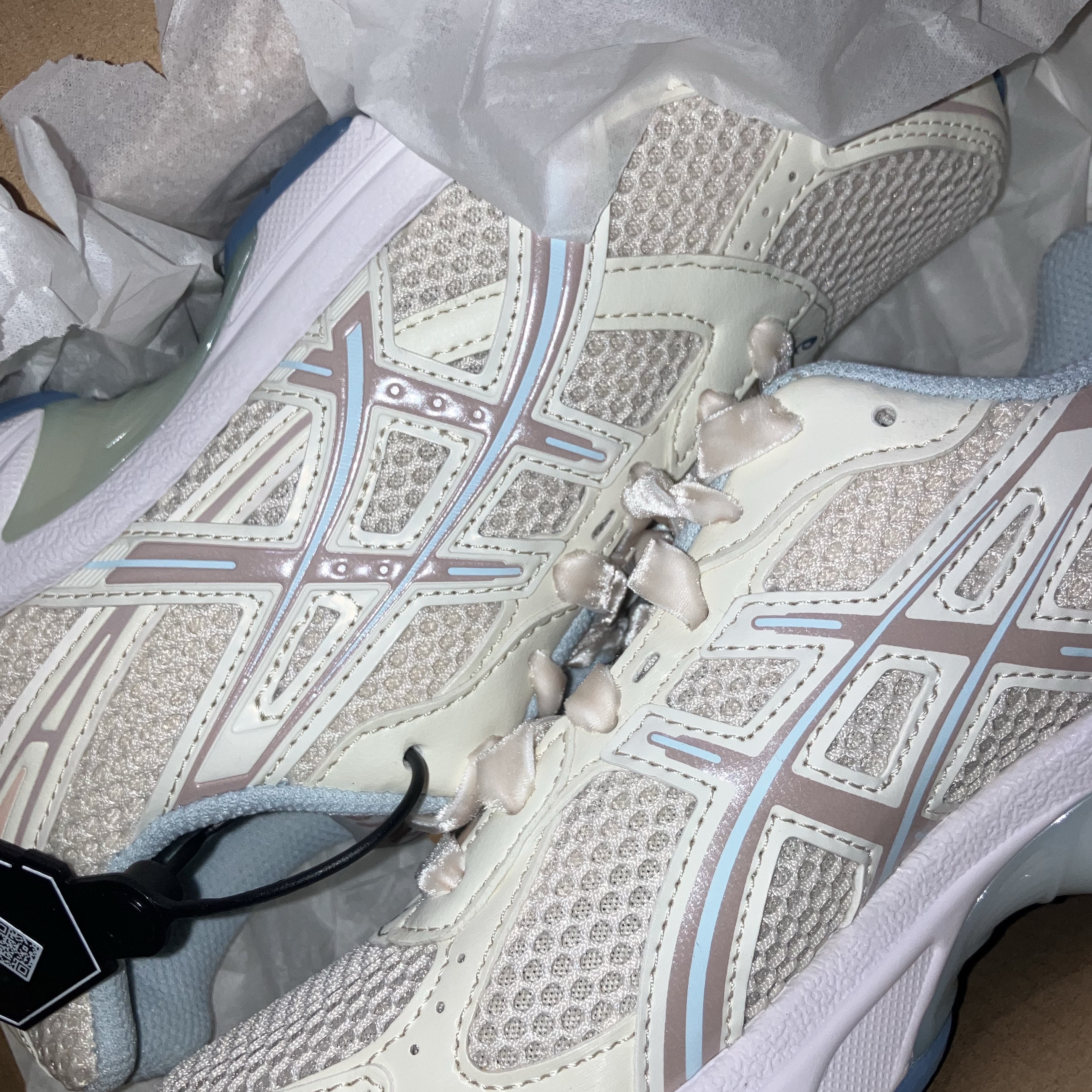 (W) Asics Gel-1130 Birch Mineral Beige 착용 스타일 - 1