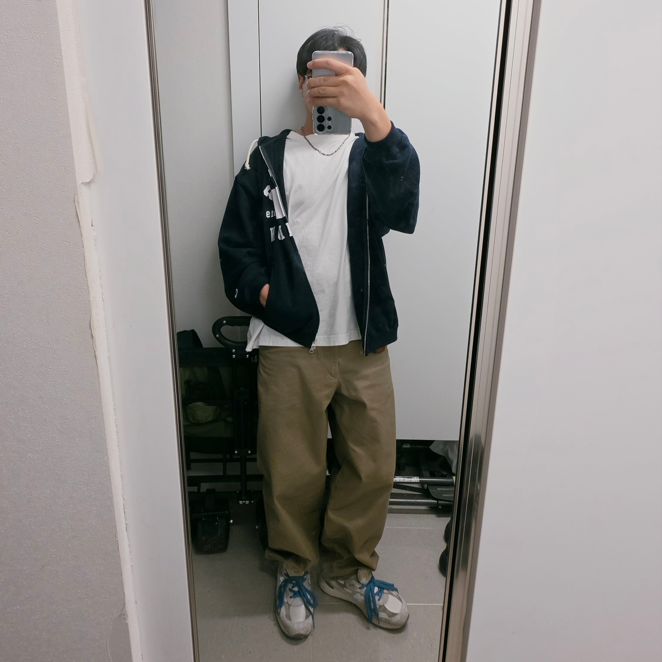 WKNDRS x Champion Logo Zip-Up Hoodie Navy 착용 스타일