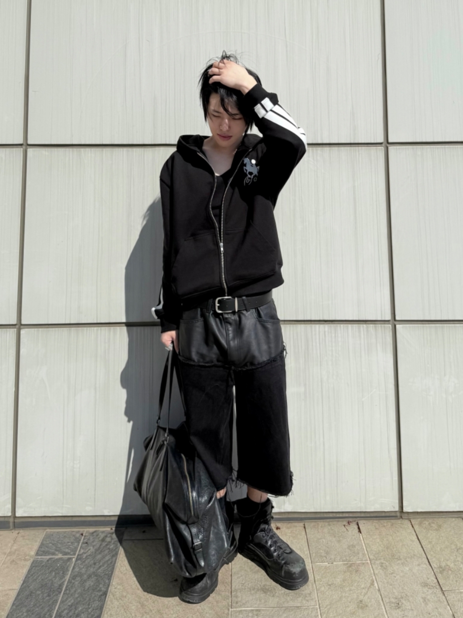 ROARINGRAD Layered Carbon Bermuda Denim Pants Black 착용 스타일 - 1
