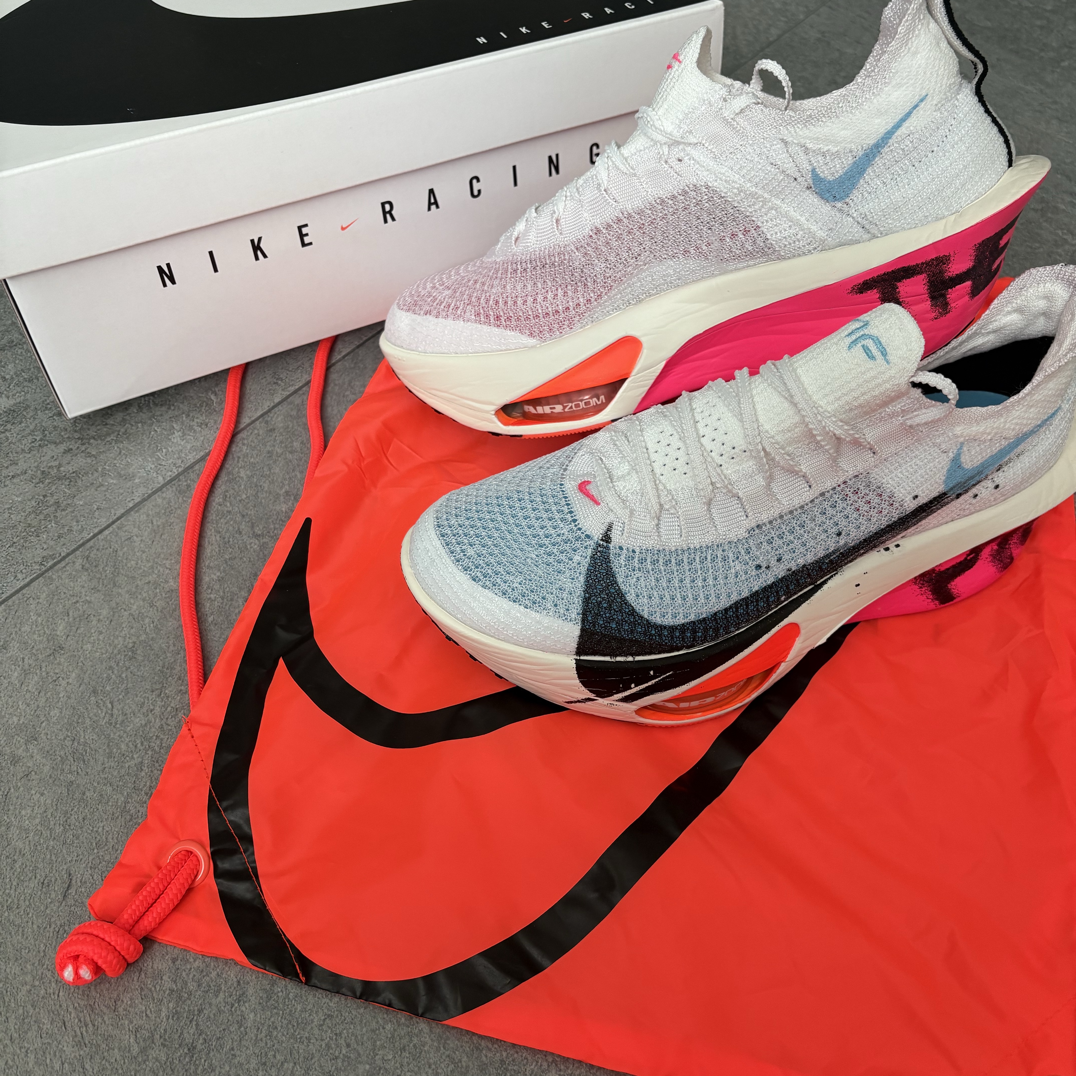 Nike Air Zoom Alphafly Next% 3 White Soft Pearl, Denim Tears Cotton Wreath Zip Hoodie Grey 착용 스타일 - 1