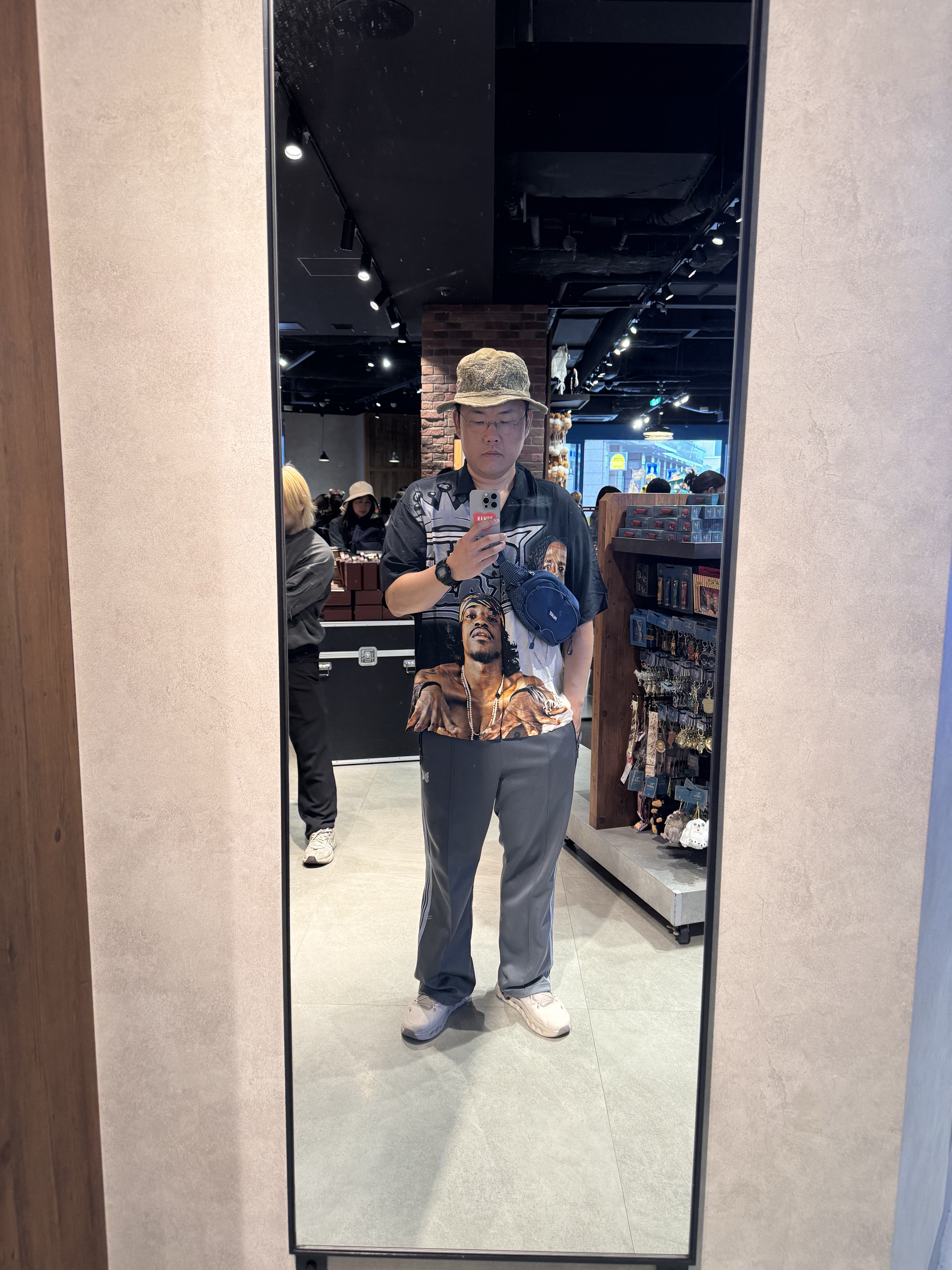 Kapital Chino The Old Man and The Sea Hat Beige, Palace Cordura Reflex RS Cross Body Navy - 25SS 착용 스타일 - 2