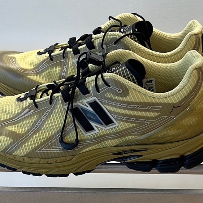 New Balance x Cayl 1906R Yellow 착용 스타일