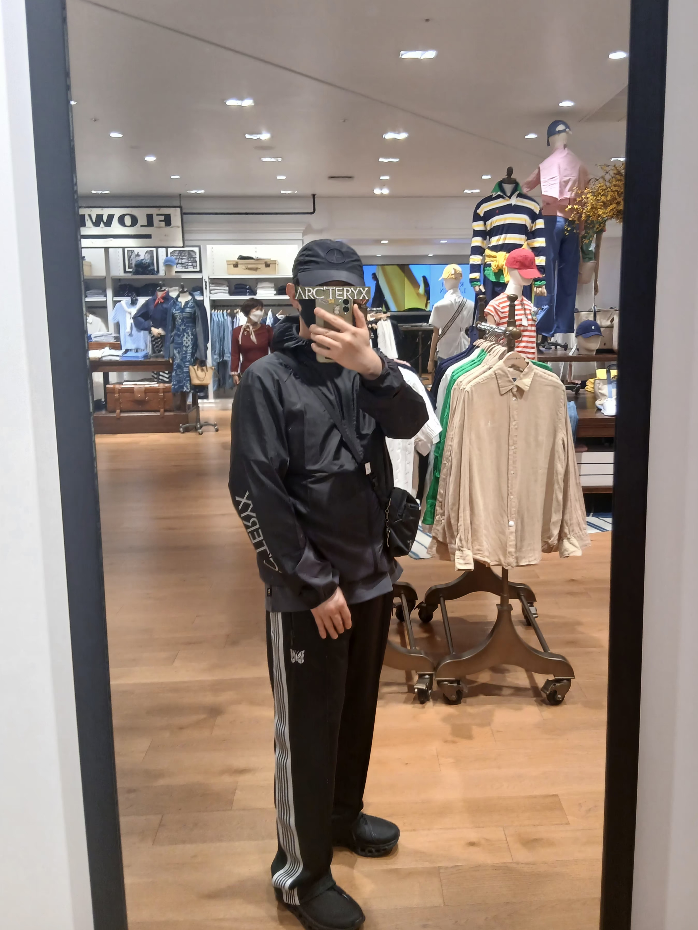 Stone Island 9100995 Nylon Metal in Econyl Baseball Cap Black - 25SS, Arc'teryx Heliad 6 Crossbody Bag Black 착용 스타일 - 1