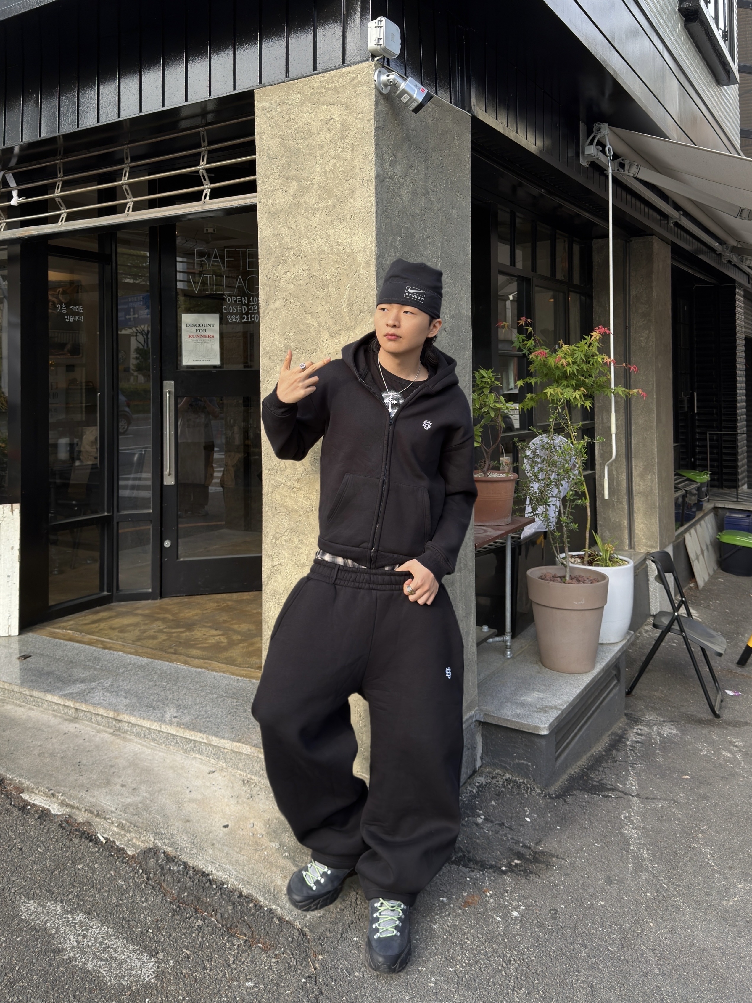 Puma x Skepta Forever Mid Boots Flat Dark Gray Puma Silver, Nike x Stussy Skull Cap Black 착용 스타일 - 3