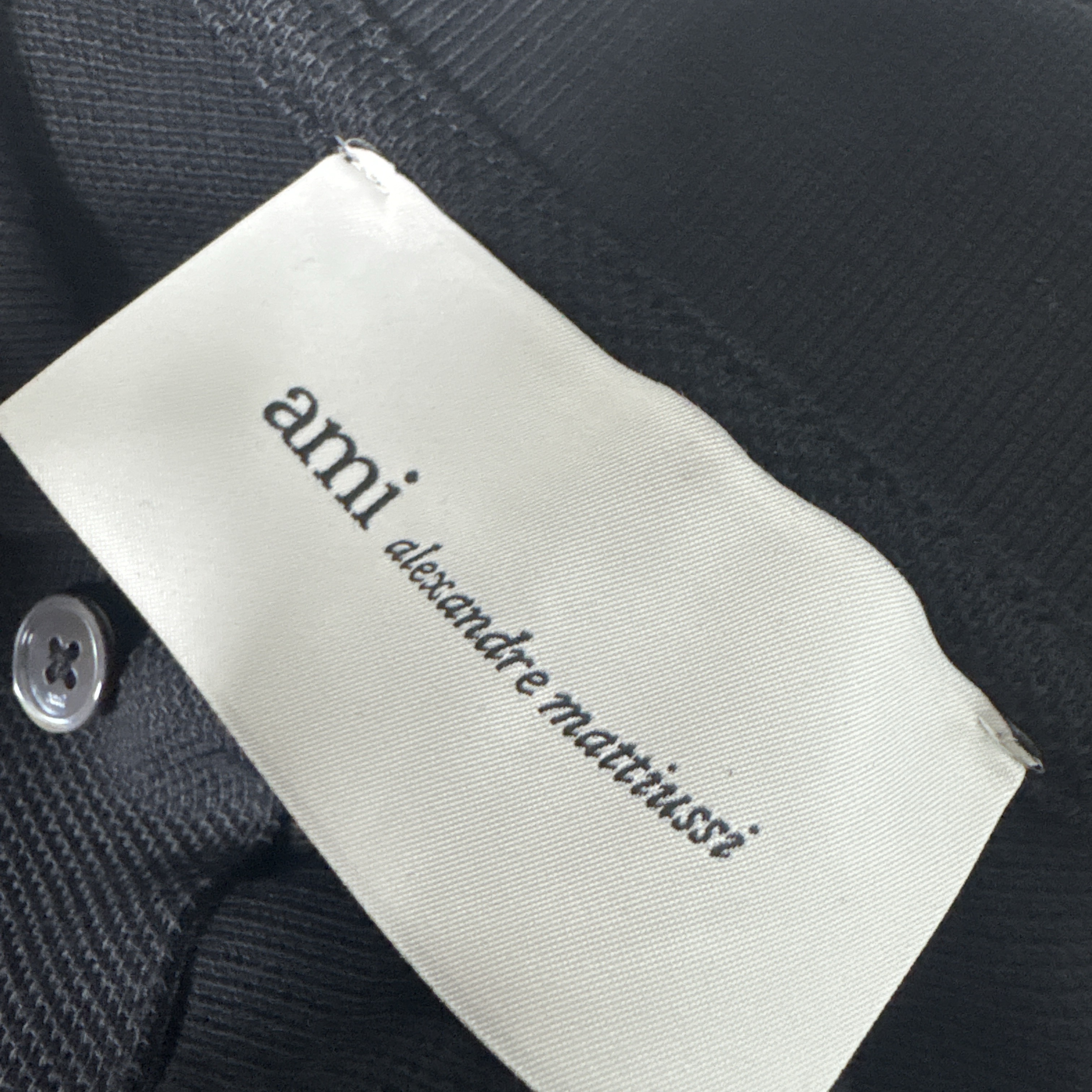 AMI de Coeur Polo Shirt Black 착용 스타일 - 2