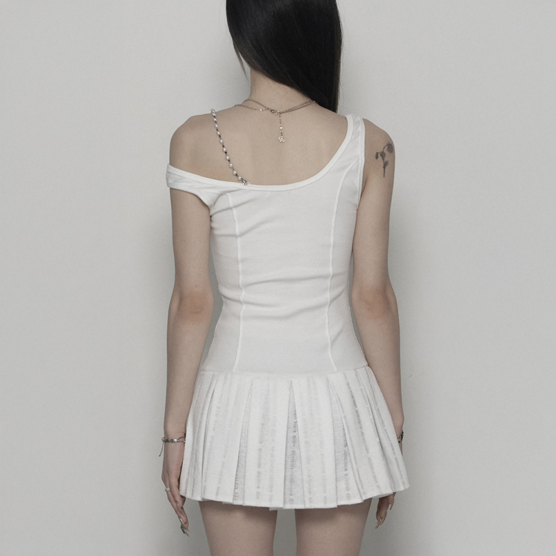 [KREAM 단독] 쇠아 디스트로이 플리츠 비즈 원피스 화이트([KREAM 단독] SØAR Destroy Pleats Beads Dress White) - 5