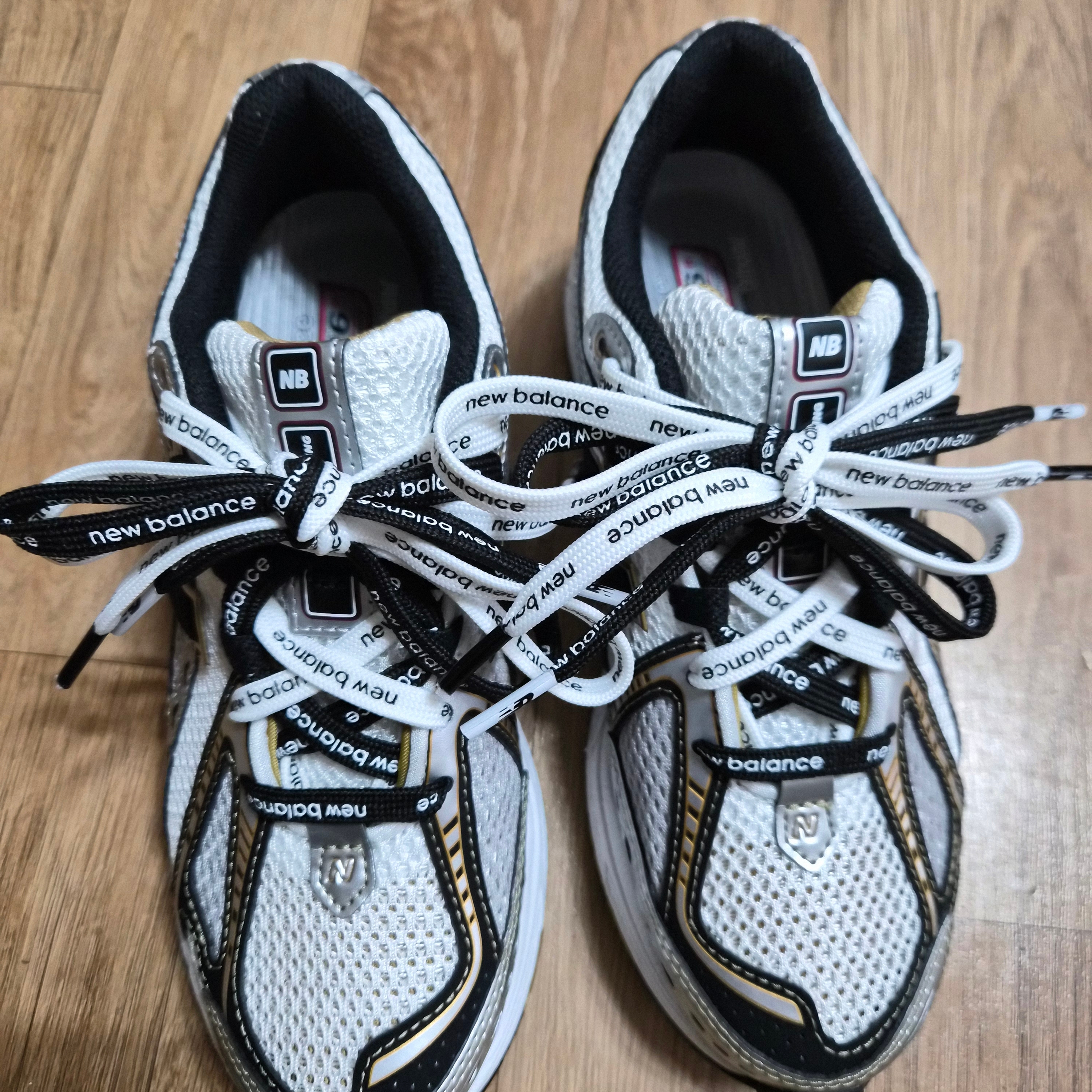 New Balance 1906R White Gold 착용 스타일 - 1