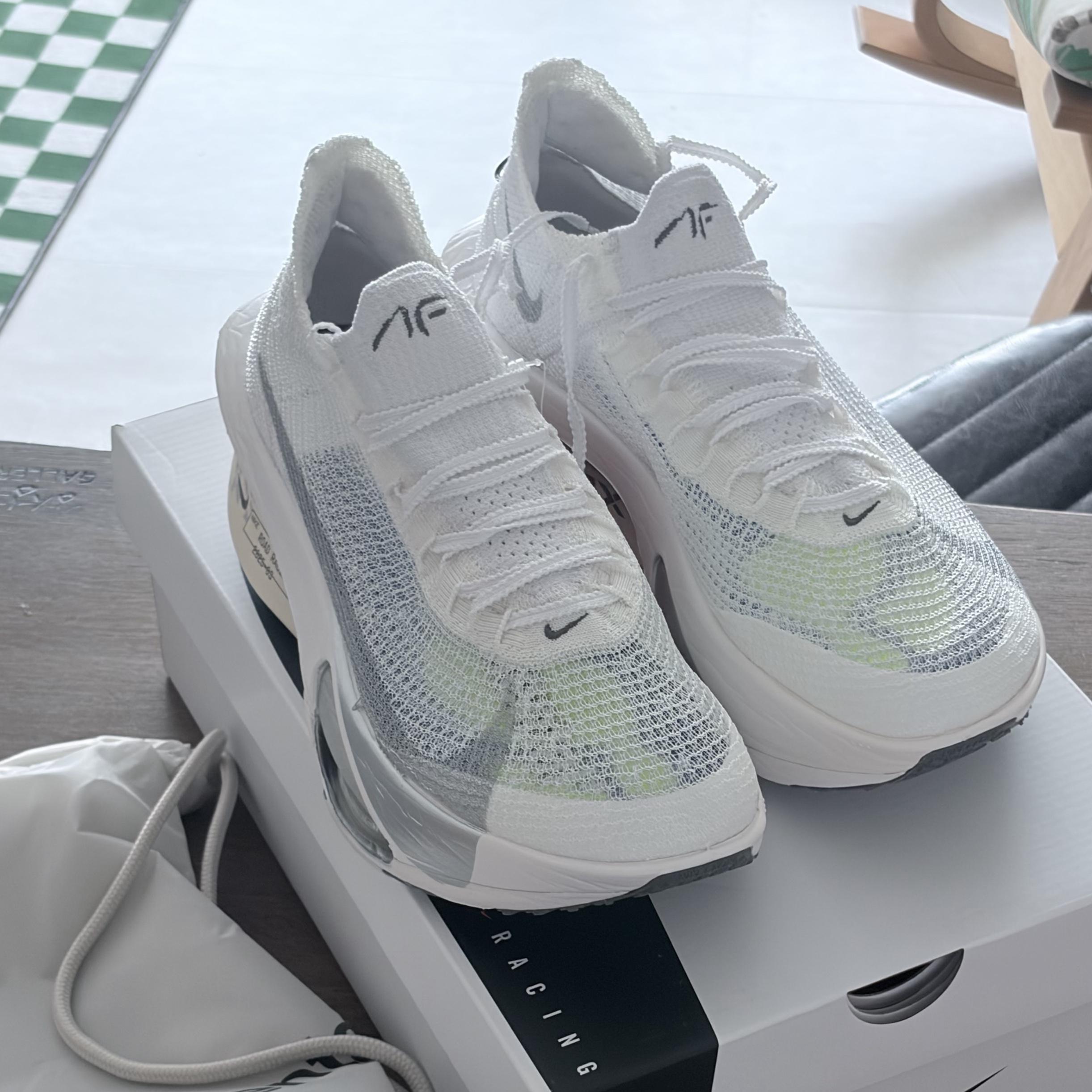 Nike Air Zoom Alphafly Next% 3 Platinum Tint Reflect Silver 착용 스타일