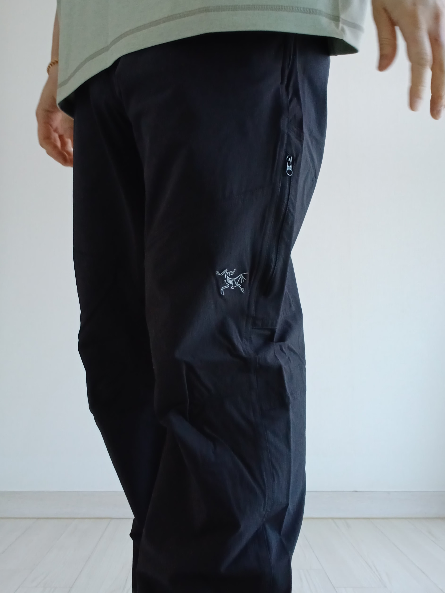 Arc'teryx Envoy Grand Wall SS T-Shirt Habitat, Arc'teryx Cronin Pants Black 착용 스타일 - 3