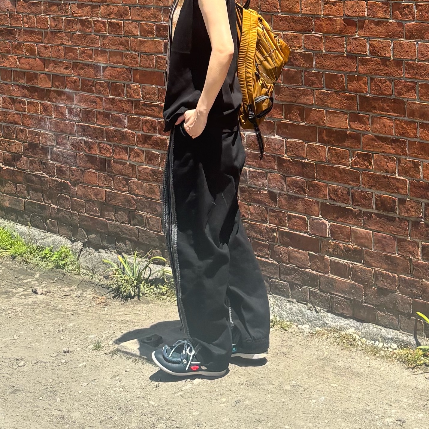Kapital 12 oz. Arrow Pattern Jacquard Denim Port Baggy Pants Black, Kapital Tenjiku Sleeveless T-Shirt Black 착용 스타일 - 3
