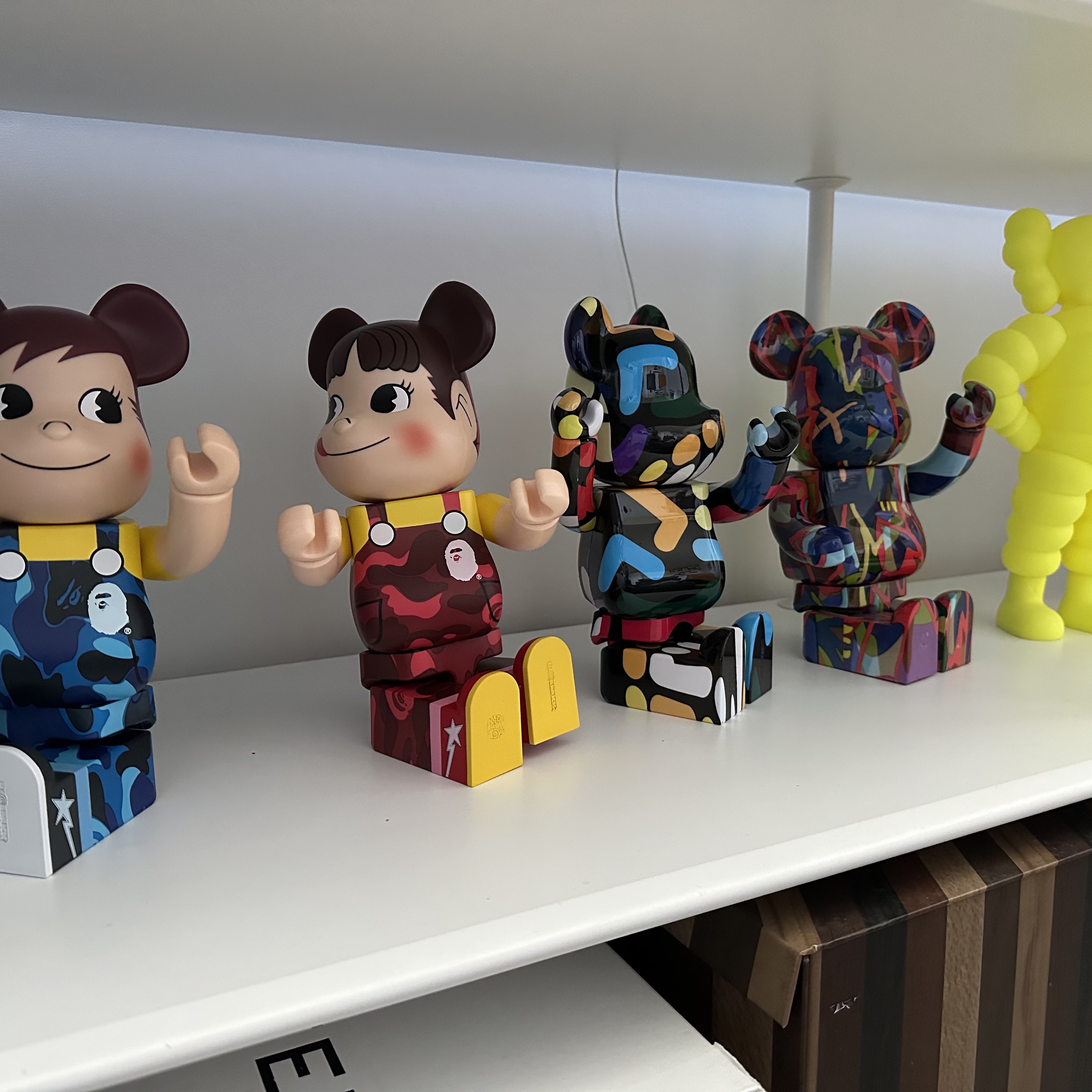 Bearbrick x BAPE Fujiya Milky Peko-chan & Poko-chan 2 Pack 100% & 400% Set 착용 스타일